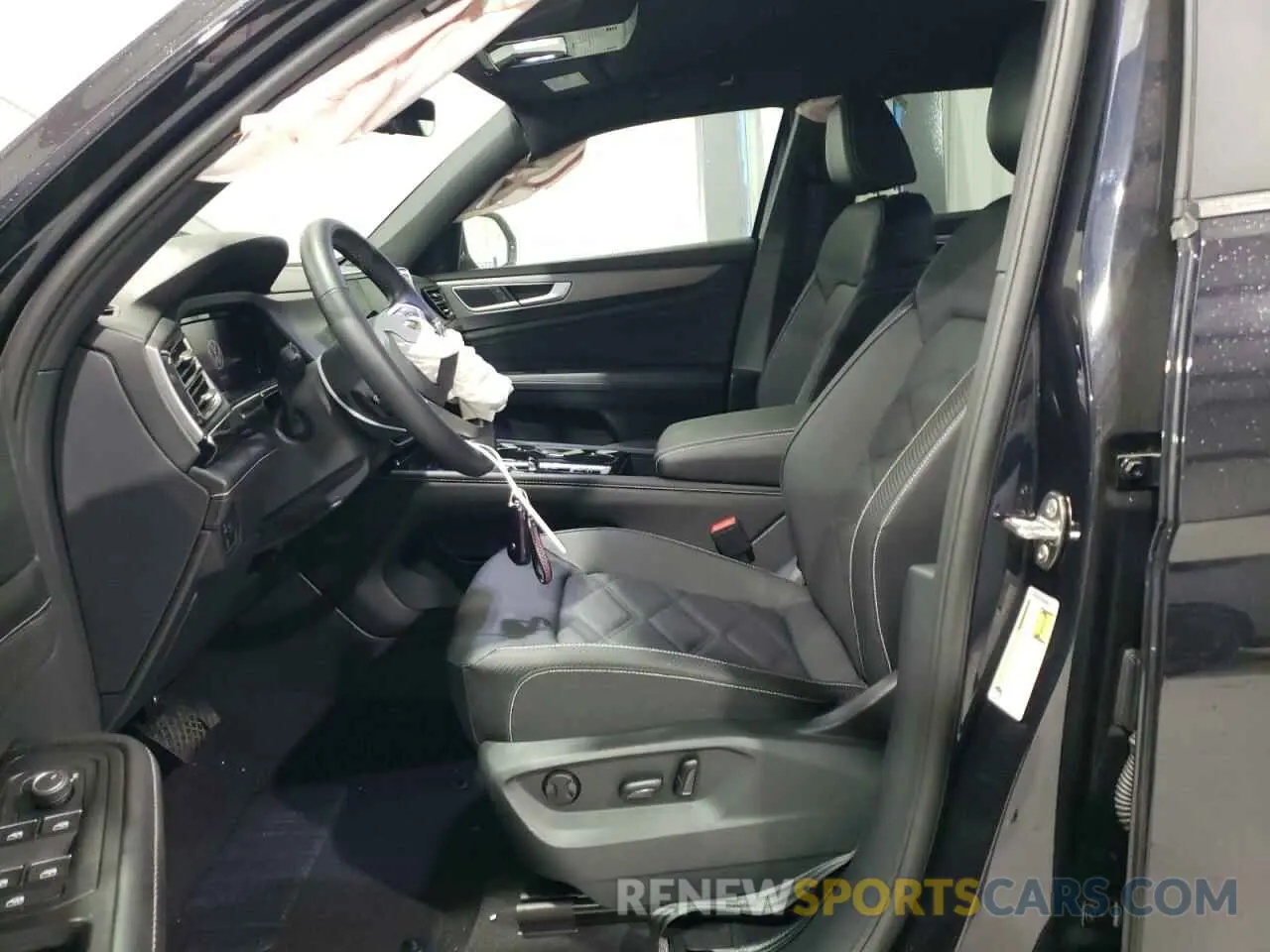 7 Photograph of a damaged car 1V2WE2CA3RC221565 VOLKSWAGEN ATLAS 2024
