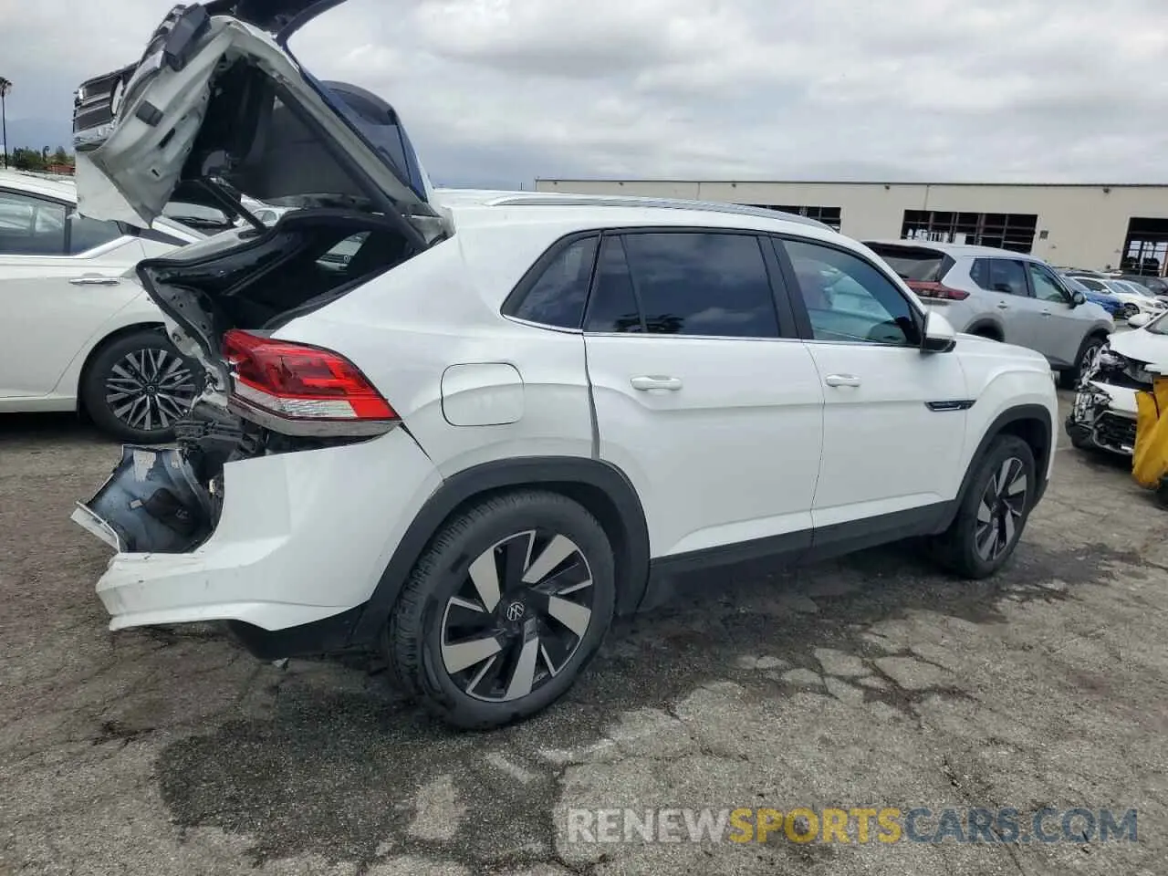 3 Photograph of a damaged car 1V2WE2CA4RC219534 VOLKSWAGEN ATLAS 2024