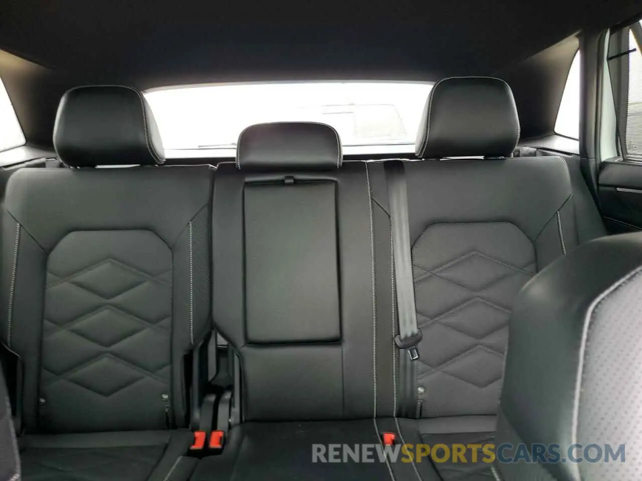 10 Photograph of a damaged car 1V2WE2CA5RC202127 VOLKSWAGEN ATLAS 2024