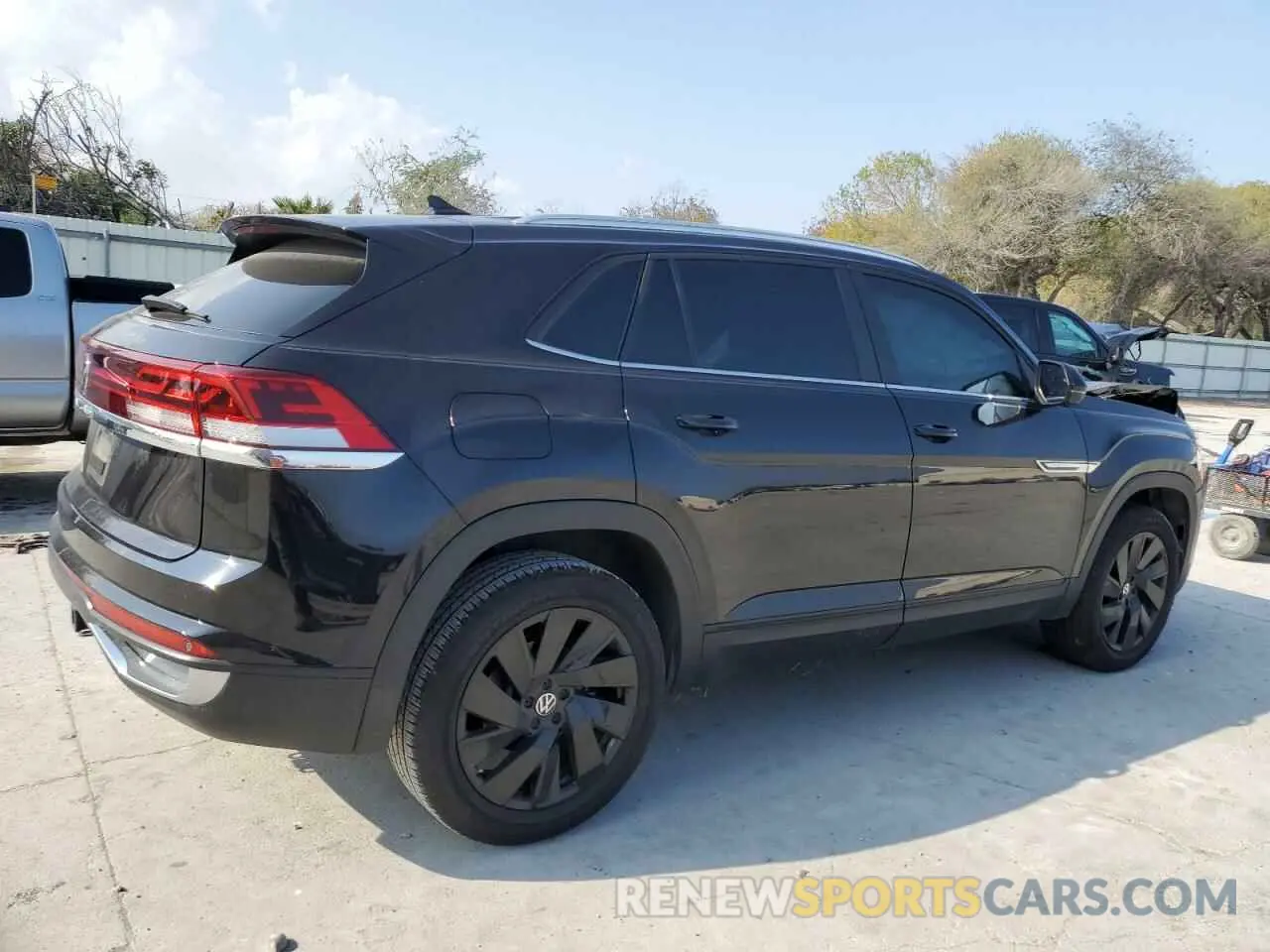 3 Photograph of a damaged car 1V2WE2CA9RC222252 VOLKSWAGEN ATLAS 2024
