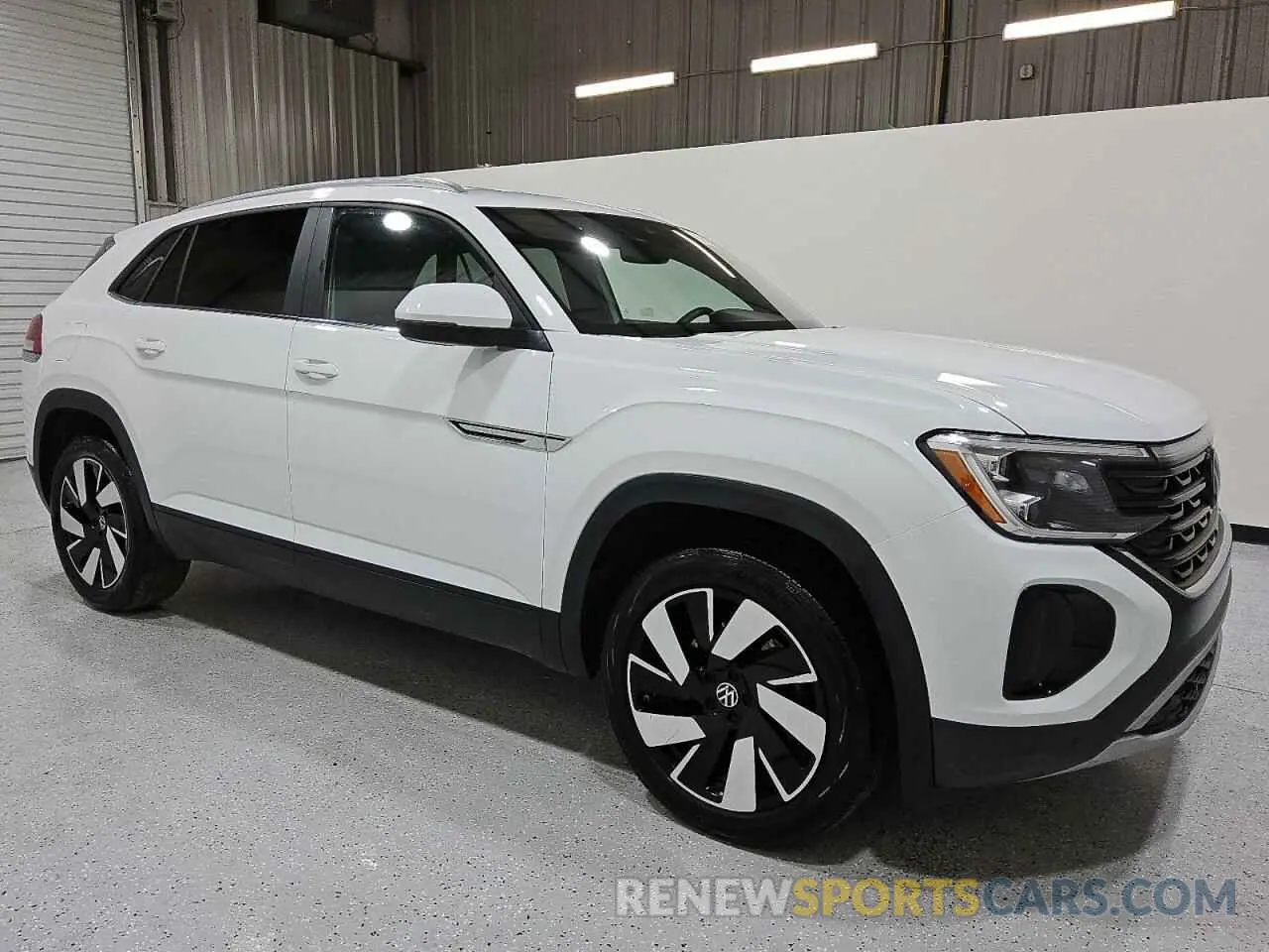 4 Photograph of a damaged car 1V2WE2CAXRC219246 VOLKSWAGEN ATLAS 2024