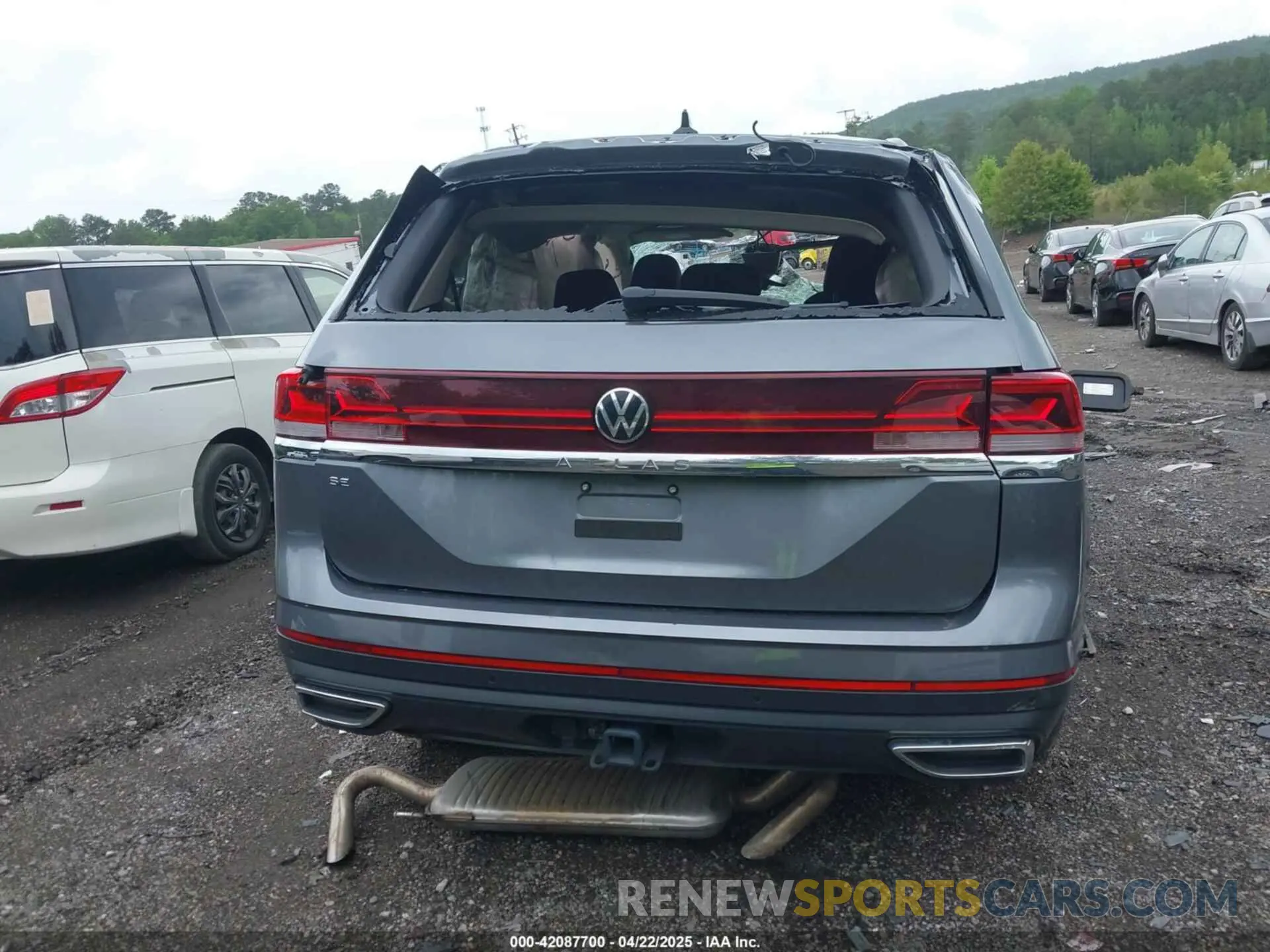 15 Photograph of a damaged car 1V2WR2CA2RC536071 VOLKSWAGEN ATLAS 2024