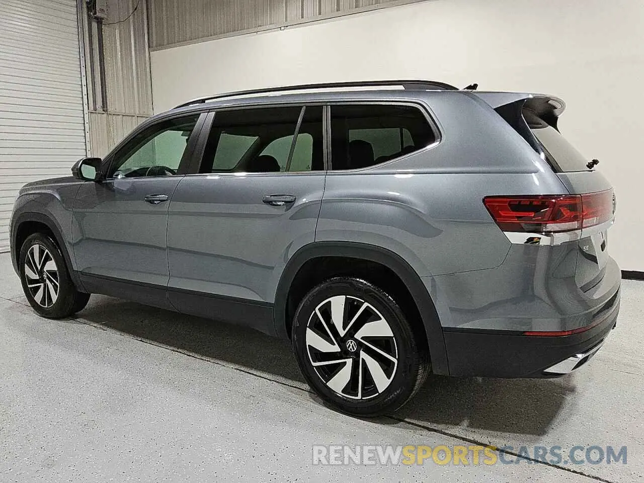 2 Photograph of a damaged car 1V2WR2CA3RC534264 VOLKSWAGEN ATLAS 2024