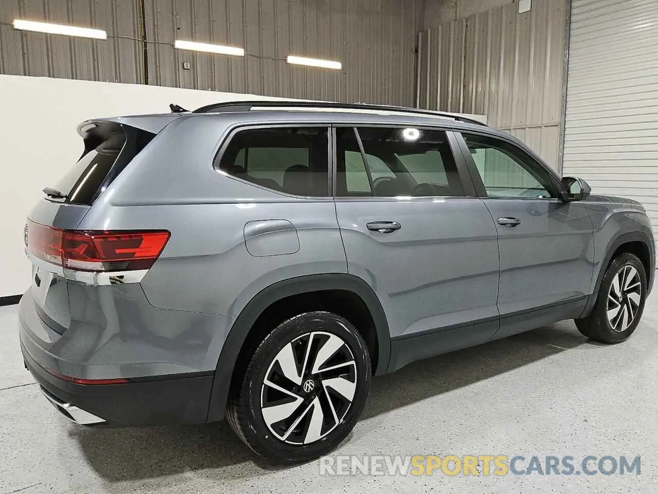 3 Photograph of a damaged car 1V2WR2CA3RC534264 VOLKSWAGEN ATLAS 2024