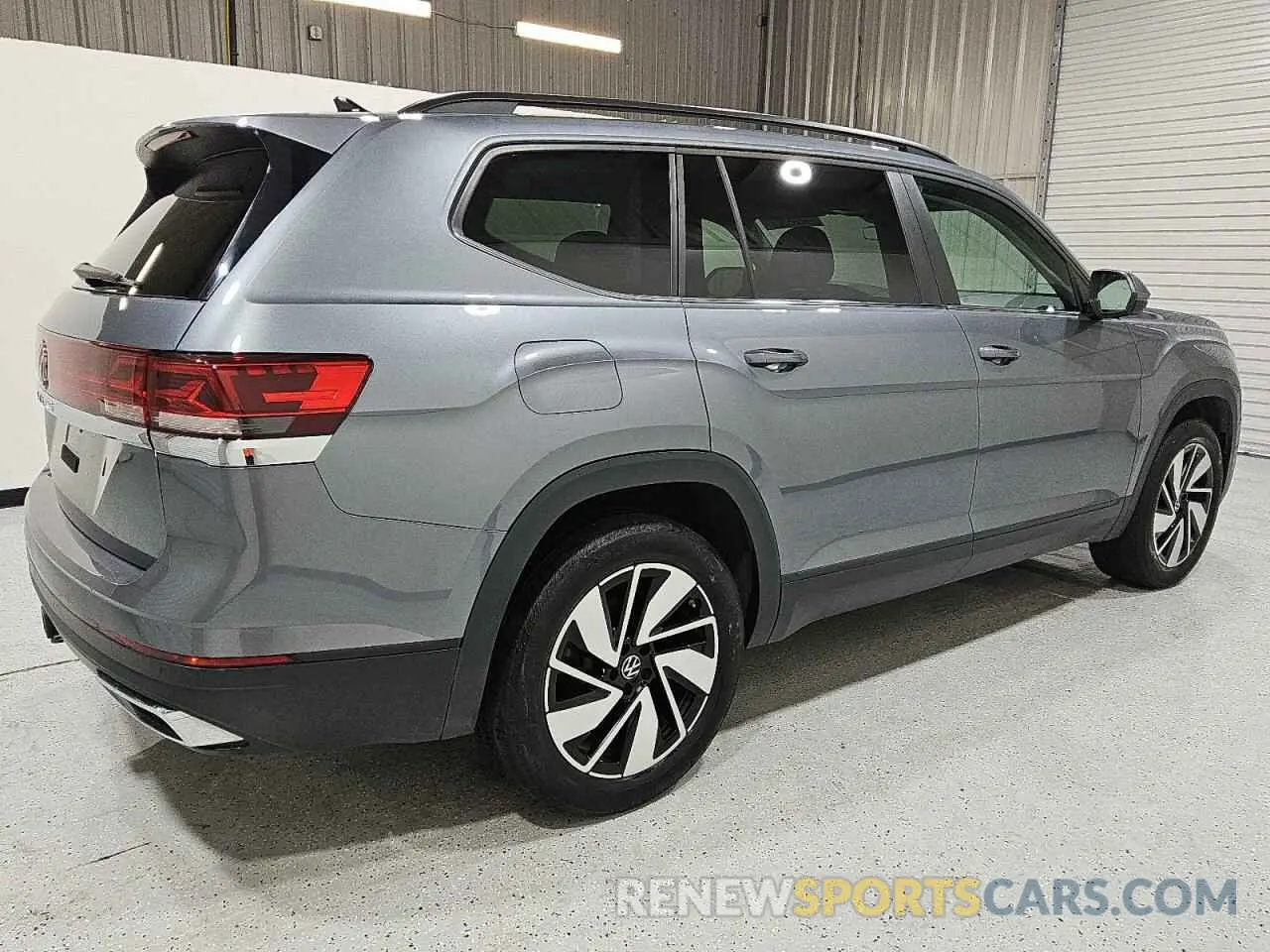 3 Photograph of a damaged car 1V2WR2CA3RC537200 VOLKSWAGEN ATLAS 2024