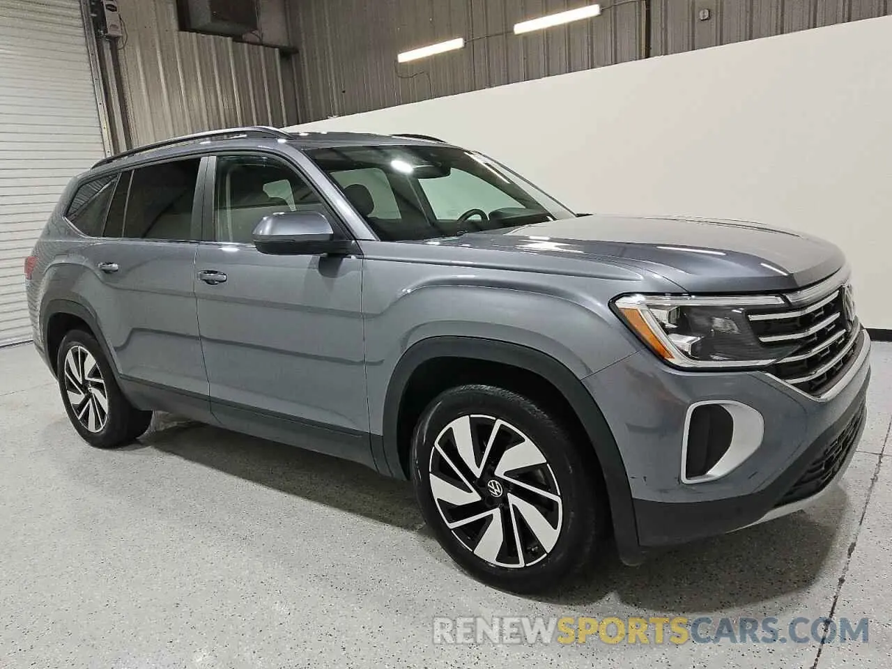 4 Photograph of a damaged car 1V2WR2CA3RC537200 VOLKSWAGEN ATLAS 2024
