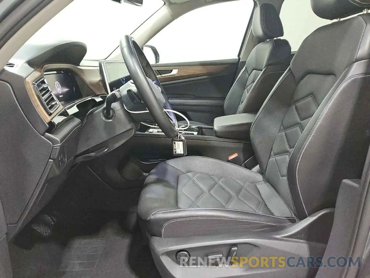 7 Photograph of a damaged car 1V2WR2CA3RC537200 VOLKSWAGEN ATLAS 2024