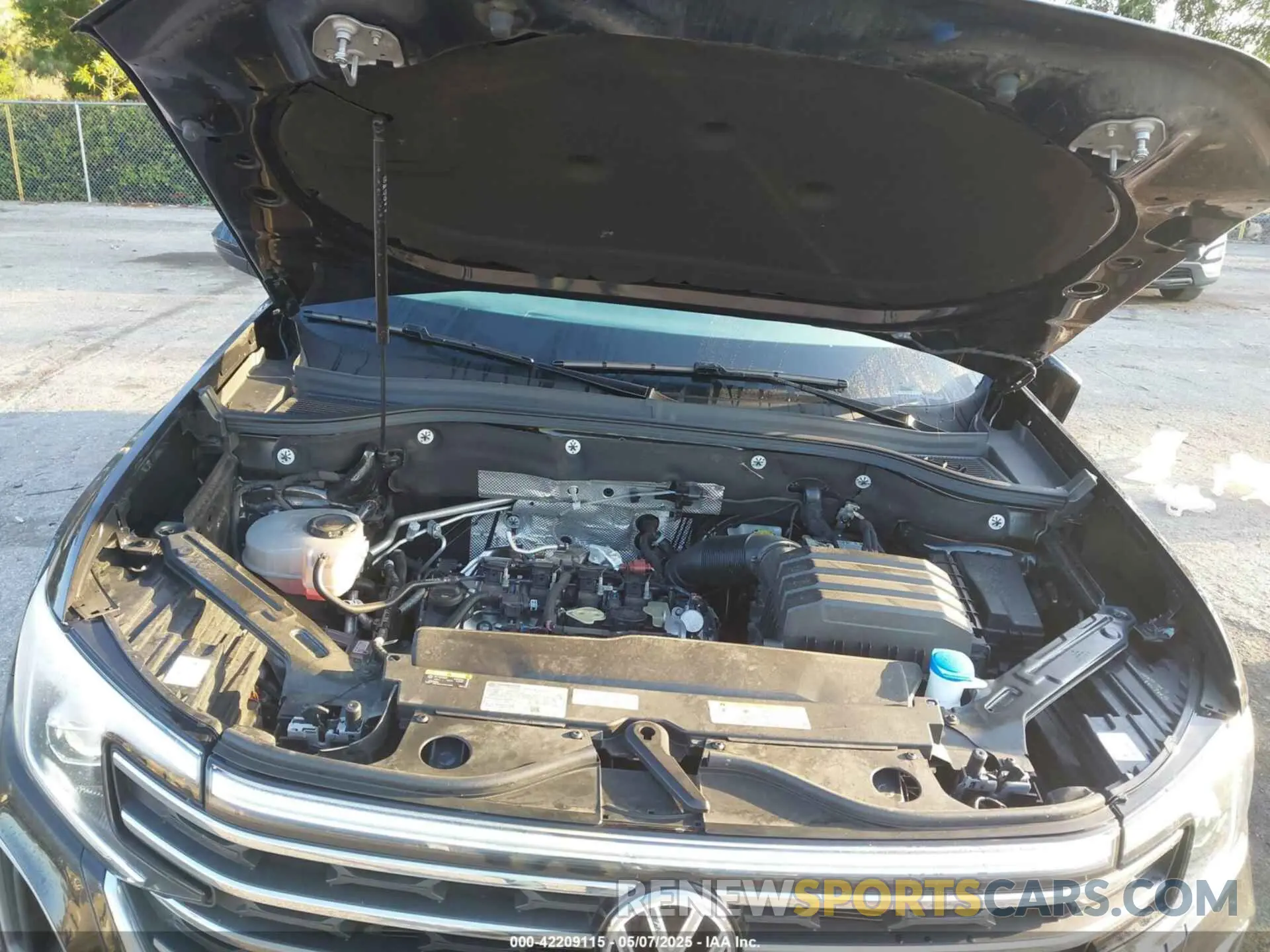 10 Photograph of a damaged car 1V2WR2CA3RC538136 VOLKSWAGEN ATLAS 2024