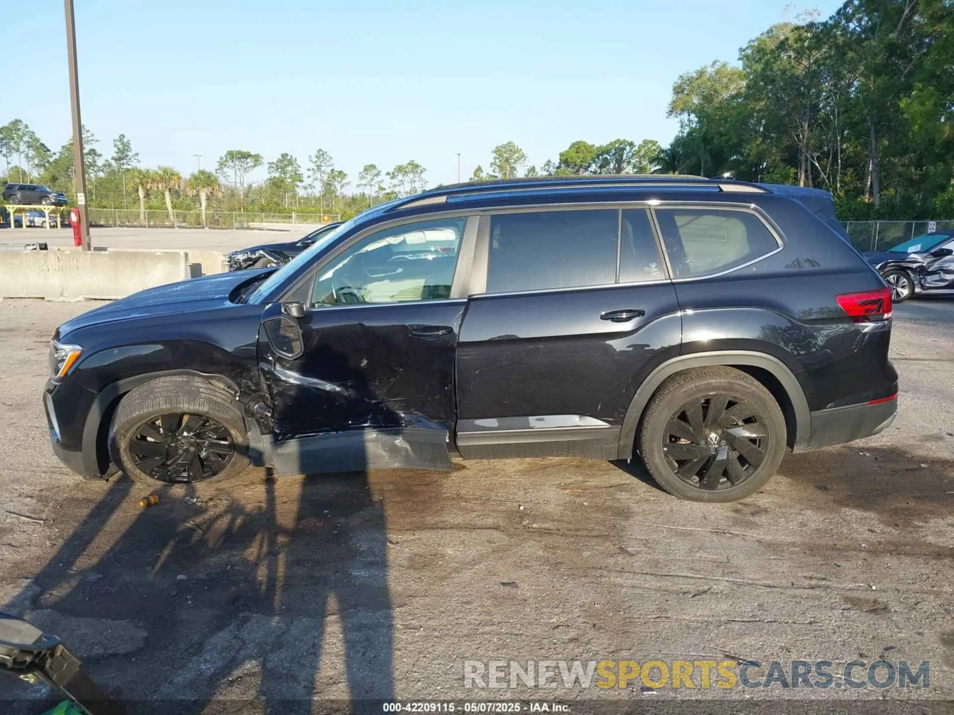 15 Photograph of a damaged car 1V2WR2CA3RC538136 VOLKSWAGEN ATLAS 2024