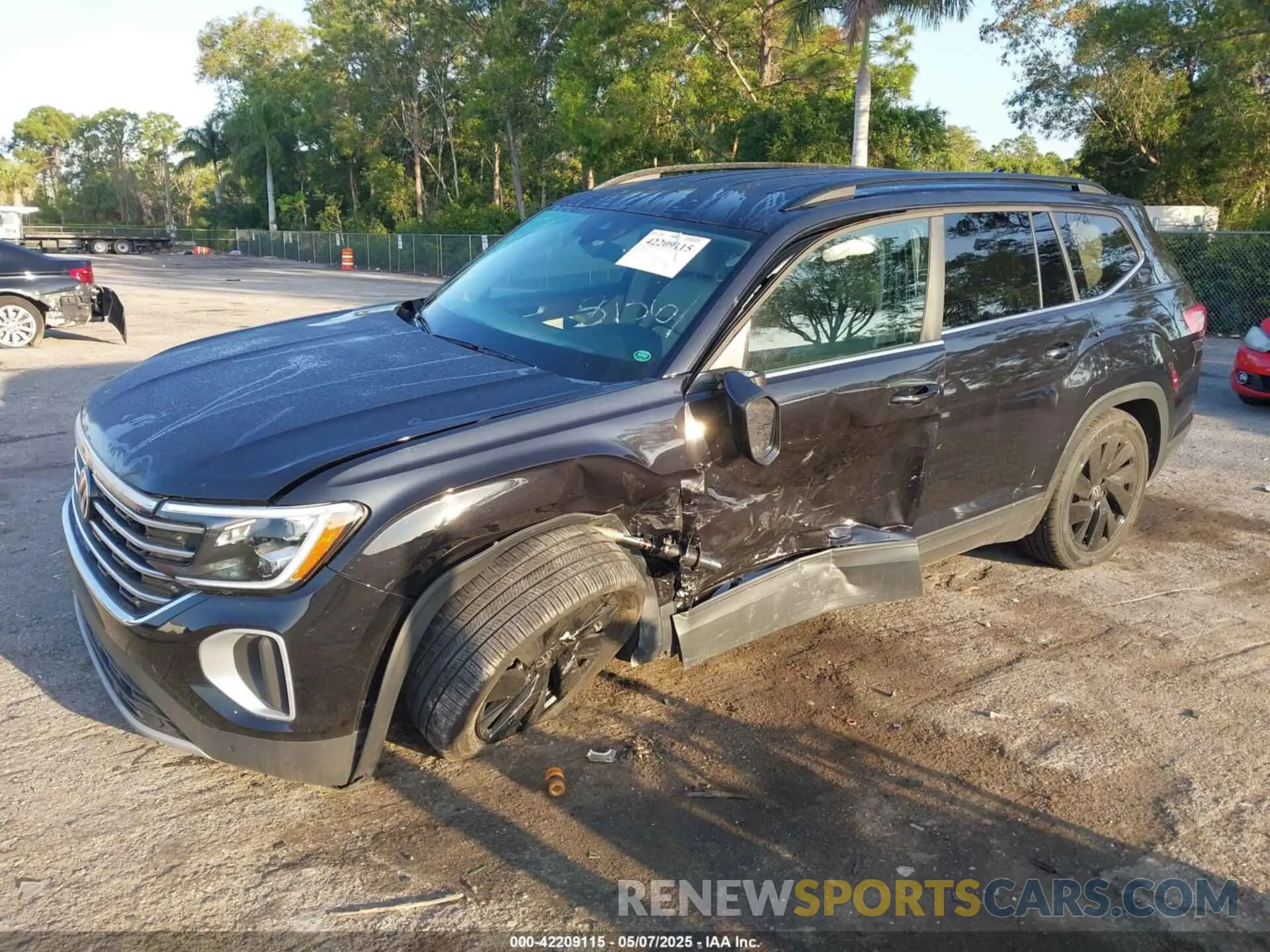 2 Photograph of a damaged car 1V2WR2CA3RC538136 VOLKSWAGEN ATLAS 2024