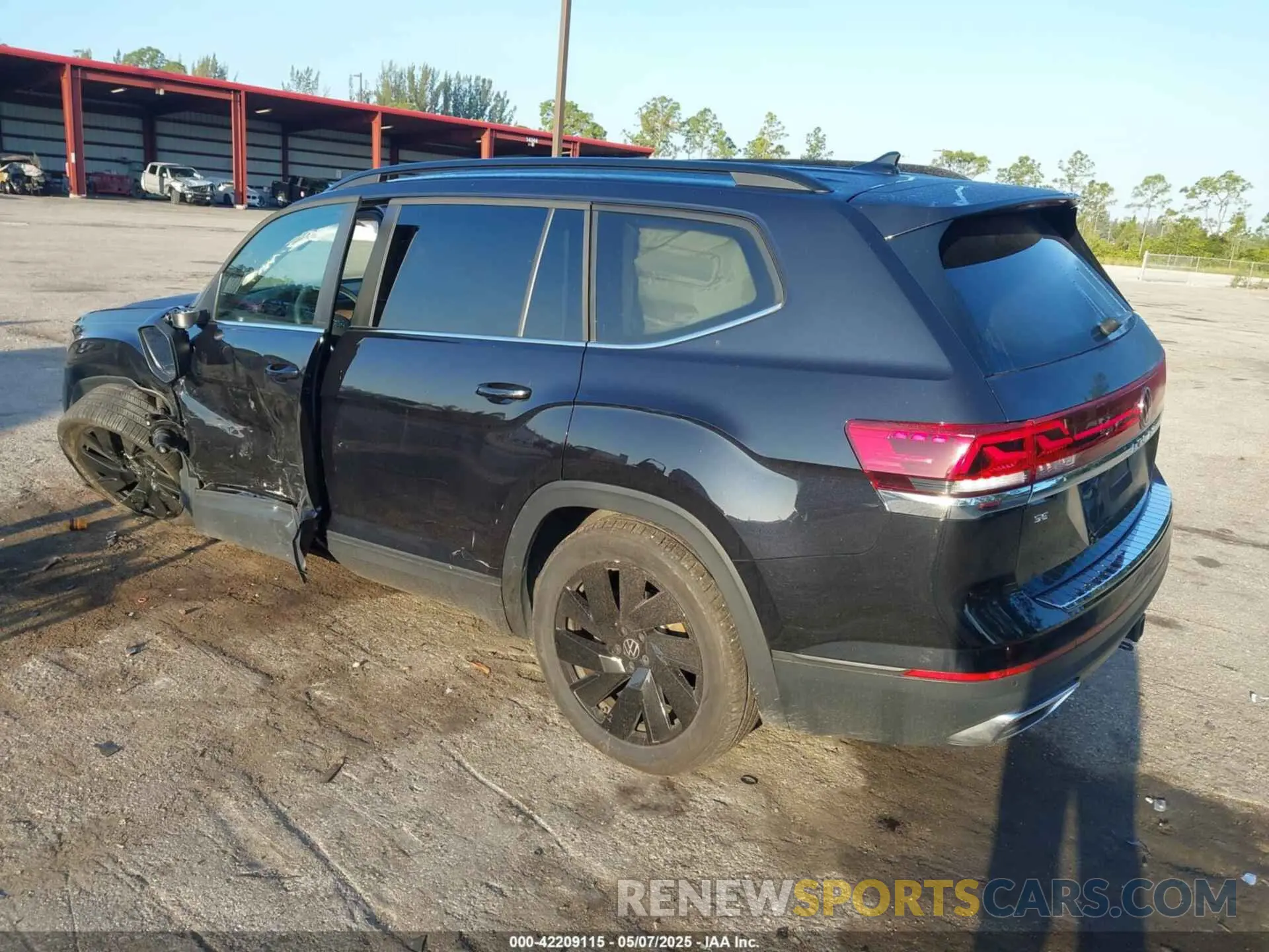 3 Photograph of a damaged car 1V2WR2CA3RC538136 VOLKSWAGEN ATLAS 2024