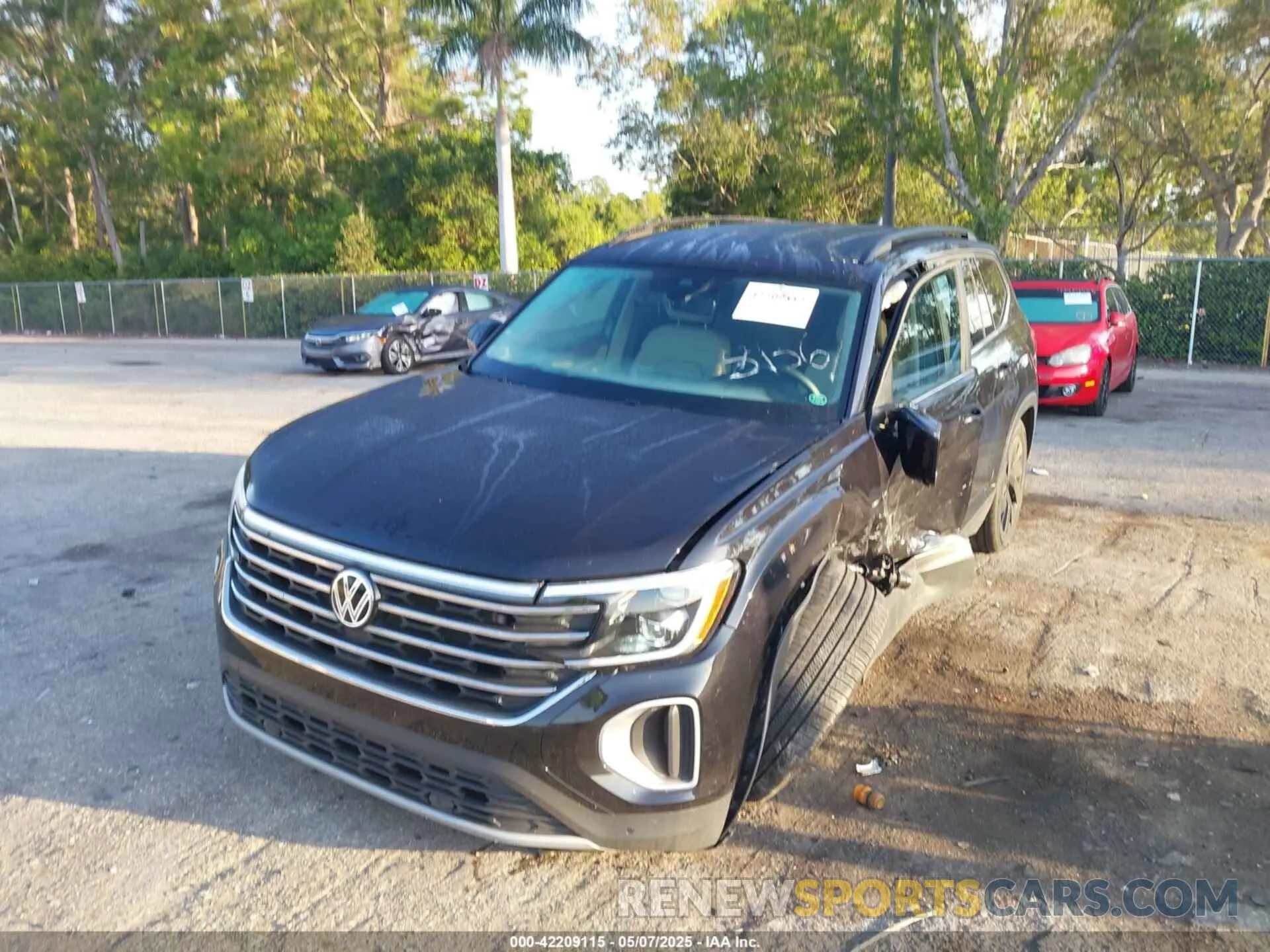 6 Photograph of a damaged car 1V2WR2CA3RC538136 VOLKSWAGEN ATLAS 2024