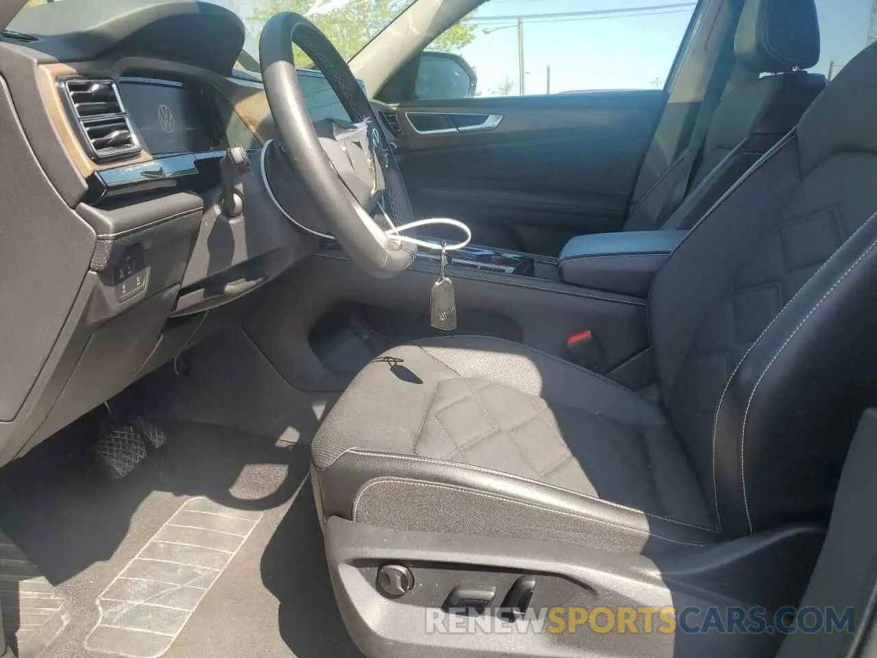 7 Photograph of a damaged car 1V2WR2CA4RC567340 VOLKSWAGEN ATLAS 2024