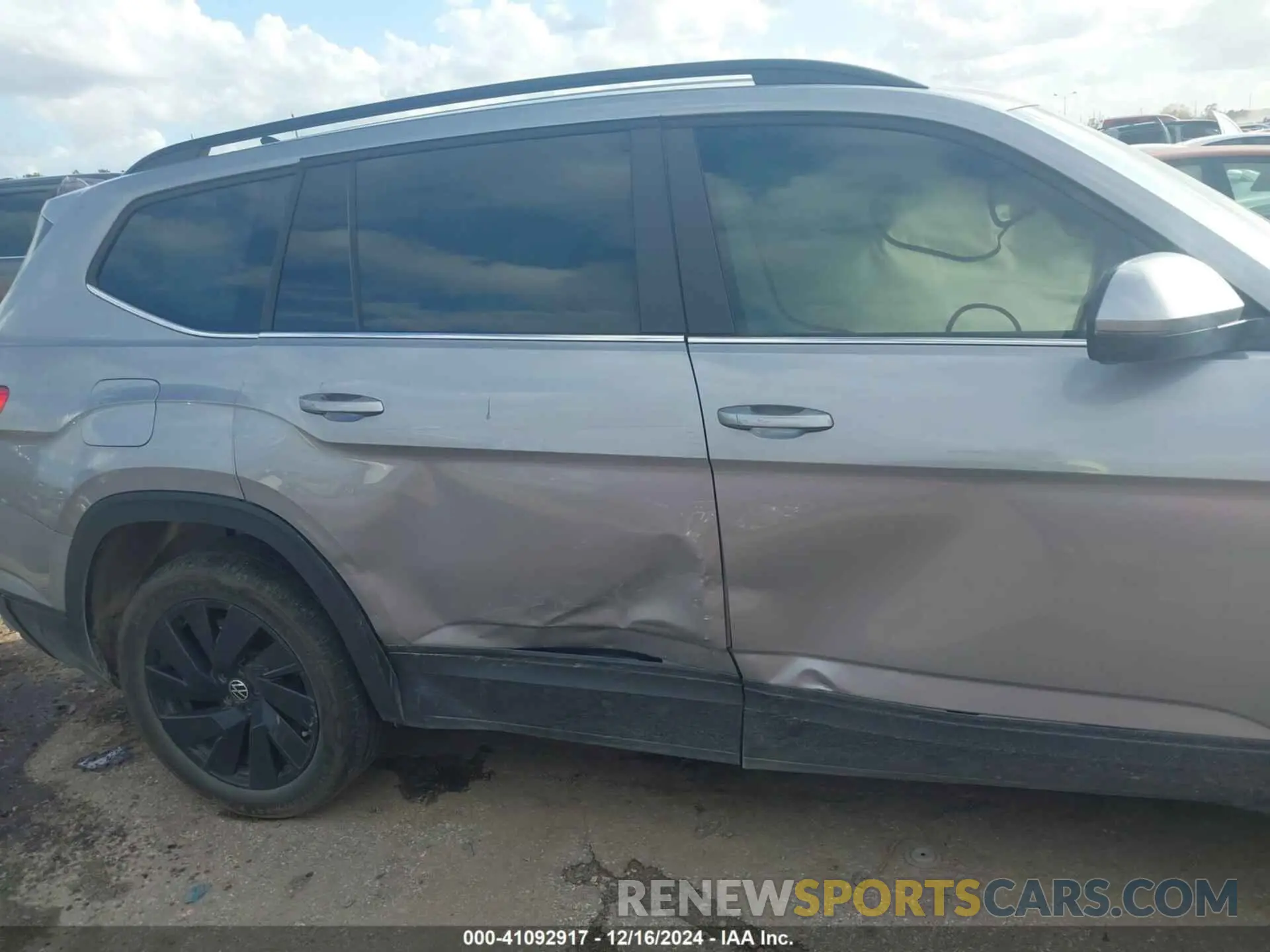 13 Photograph of a damaged car 1V2WR2CA5RC523976 VOLKSWAGEN ATLAS 2024