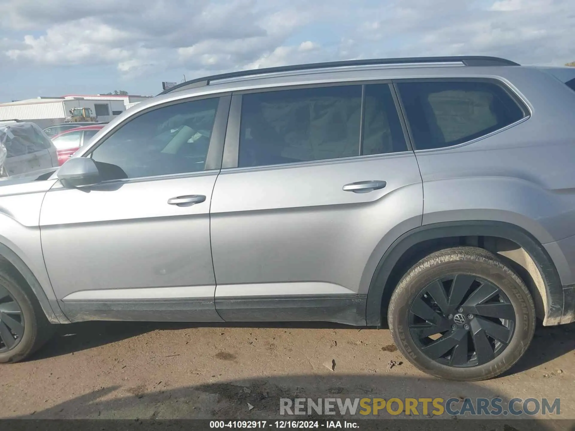 14 Photograph of a damaged car 1V2WR2CA5RC523976 VOLKSWAGEN ATLAS 2024