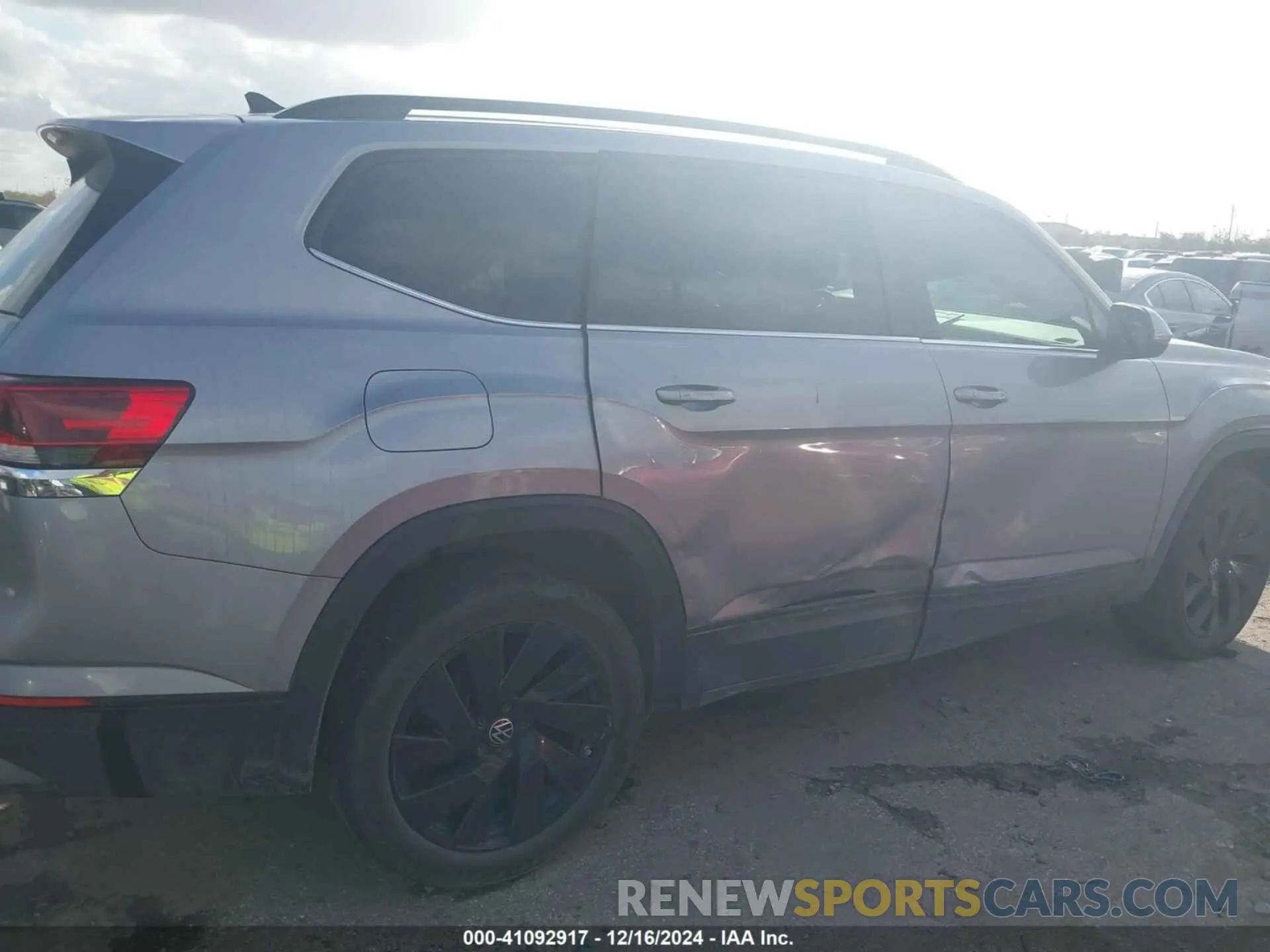6 Photograph of a damaged car 1V2WR2CA5RC523976 VOLKSWAGEN ATLAS 2024