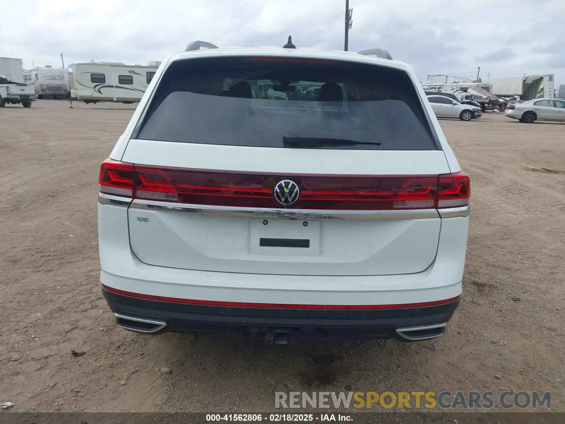 17 Photograph of a damaged car 1V2WR2CA6RC536364 VOLKSWAGEN ATLAS 2024