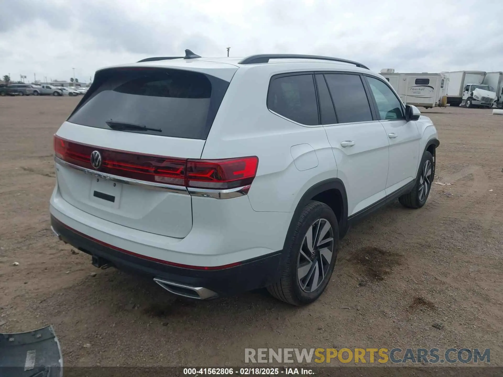 4 Photograph of a damaged car 1V2WR2CA6RC536364 VOLKSWAGEN ATLAS 2024