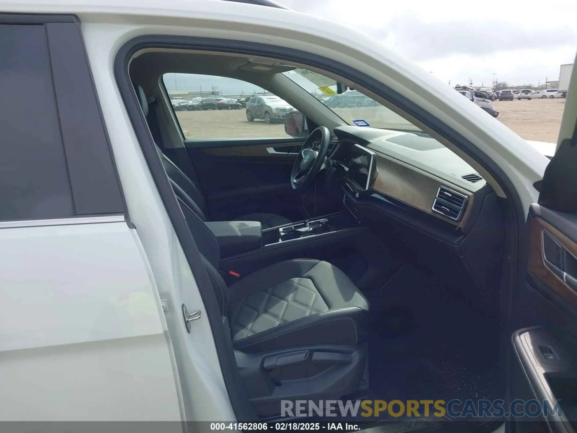 5 Photograph of a damaged car 1V2WR2CA6RC536364 VOLKSWAGEN ATLAS 2024