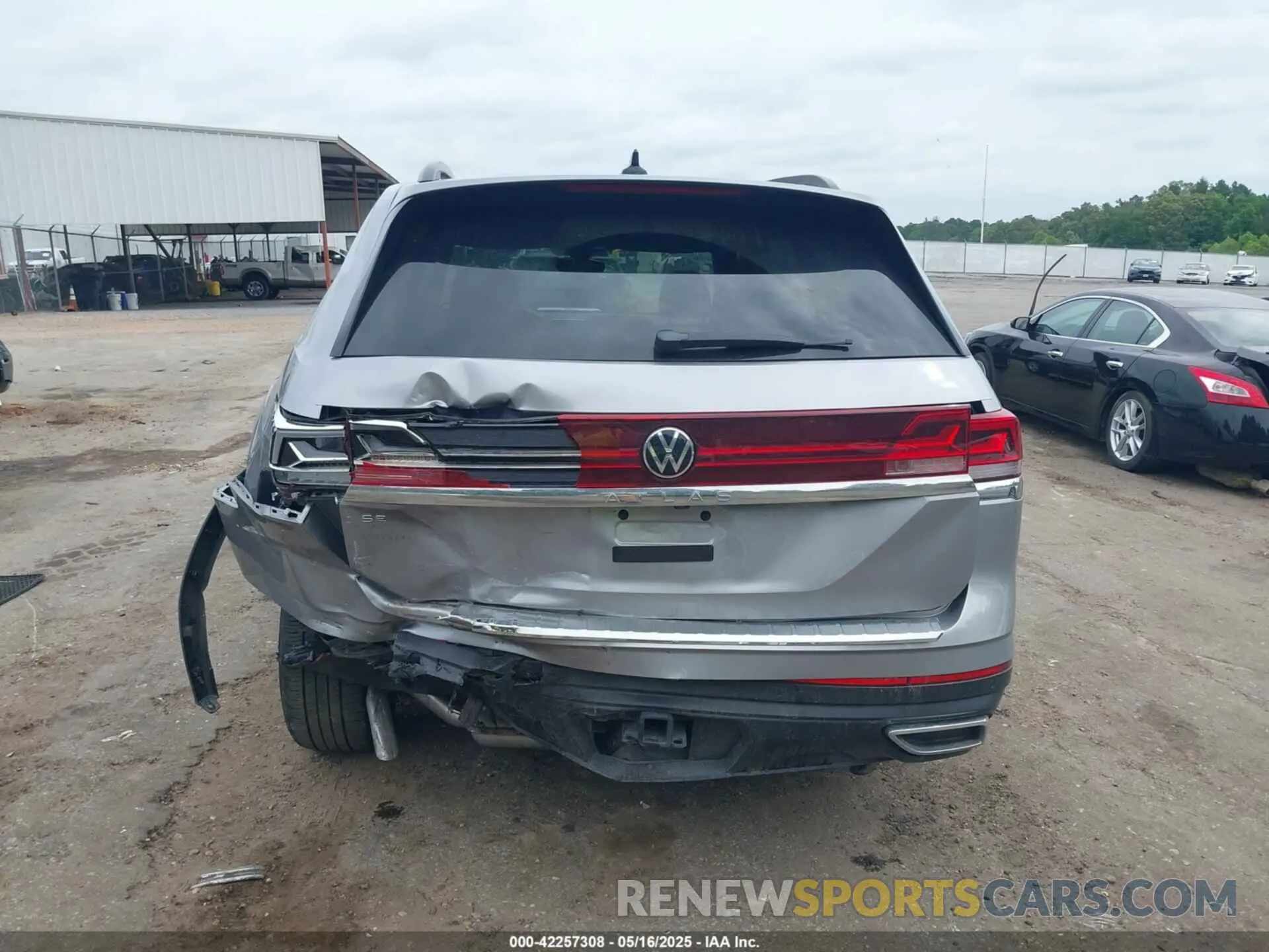 16 Photograph of a damaged car 1V2WR2CA6RC574936 VOLKSWAGEN ATLAS 2024