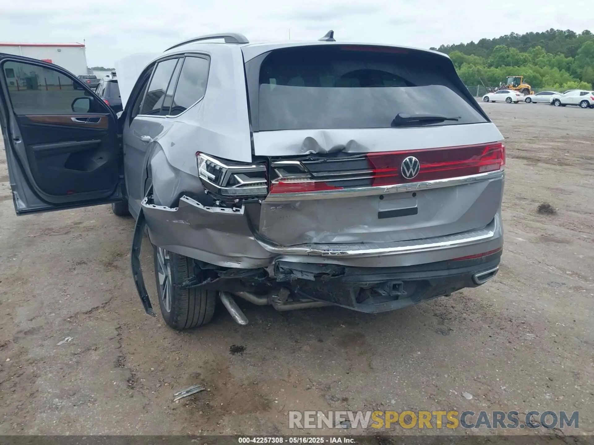 6 Photograph of a damaged car 1V2WR2CA6RC574936 VOLKSWAGEN ATLAS 2024