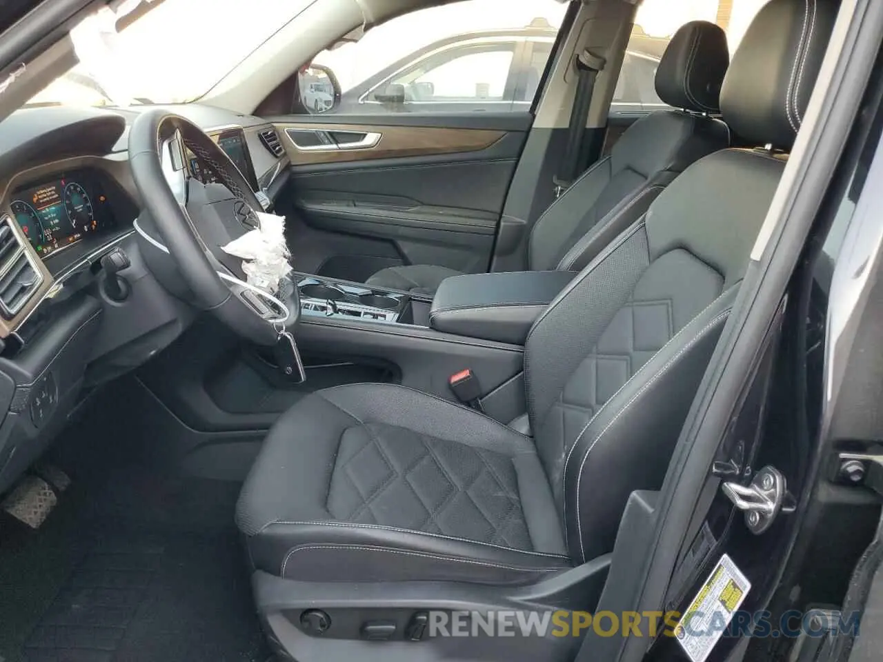 7 Photograph of a damaged car 1V2WR2CA9RC514763 VOLKSWAGEN ATLAS 2024