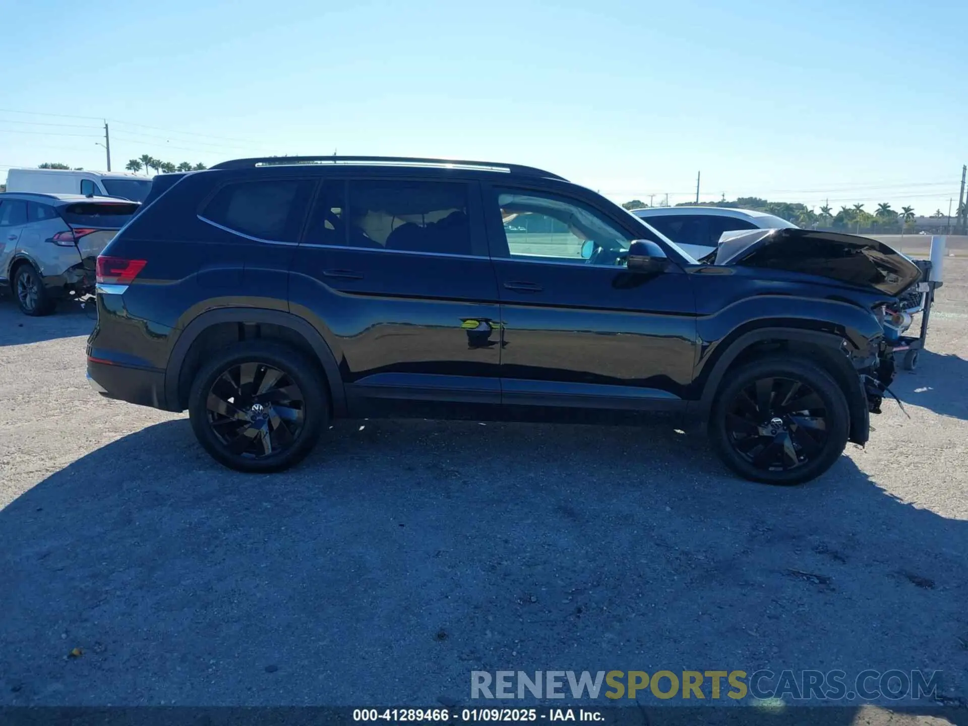 14 Photograph of a damaged car 1V2WR2CAXRC522063 VOLKSWAGEN ATLAS 2024