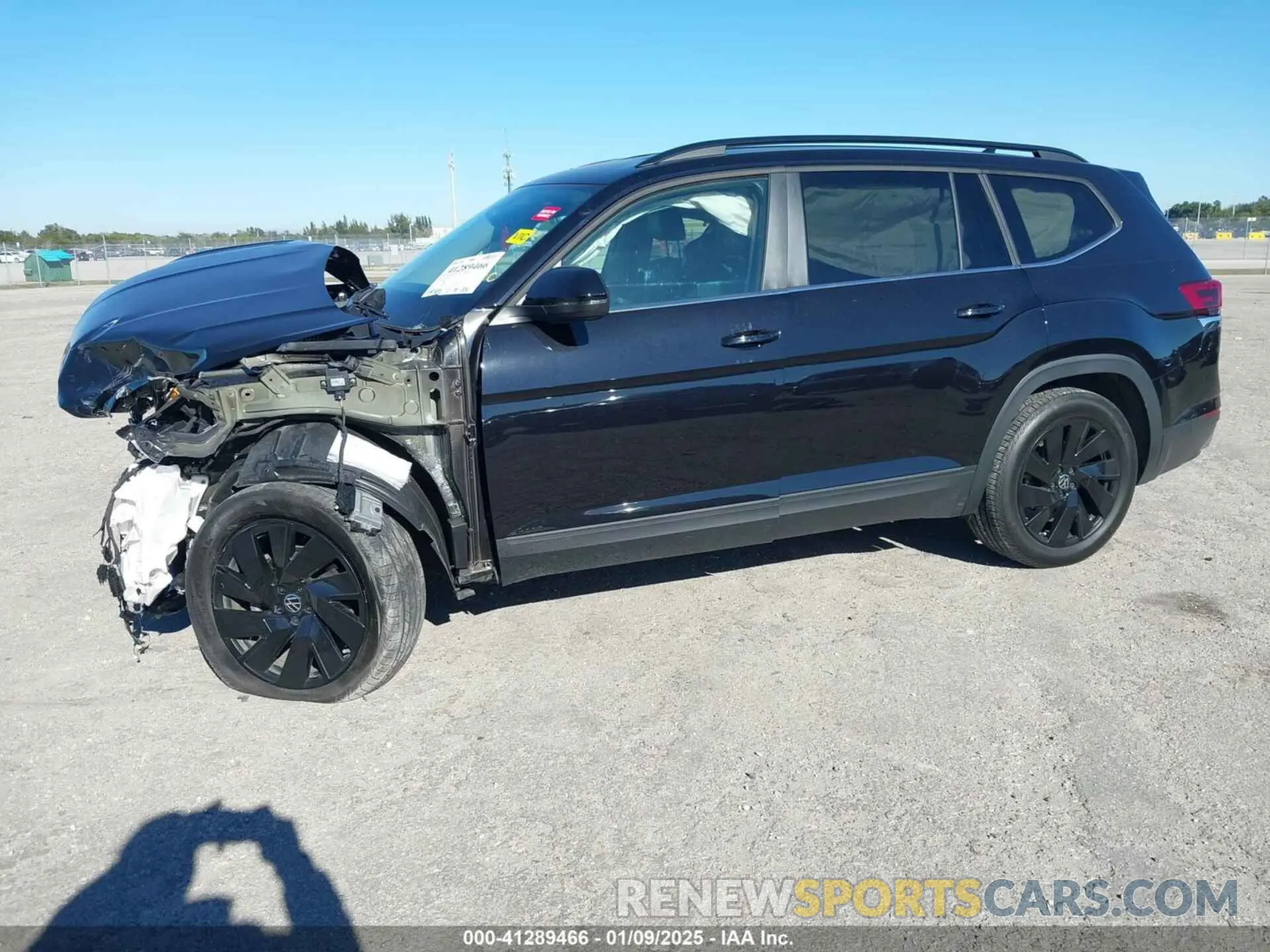 2 Photograph of a damaged car 1V2WR2CAXRC522063 VOLKSWAGEN ATLAS 2024