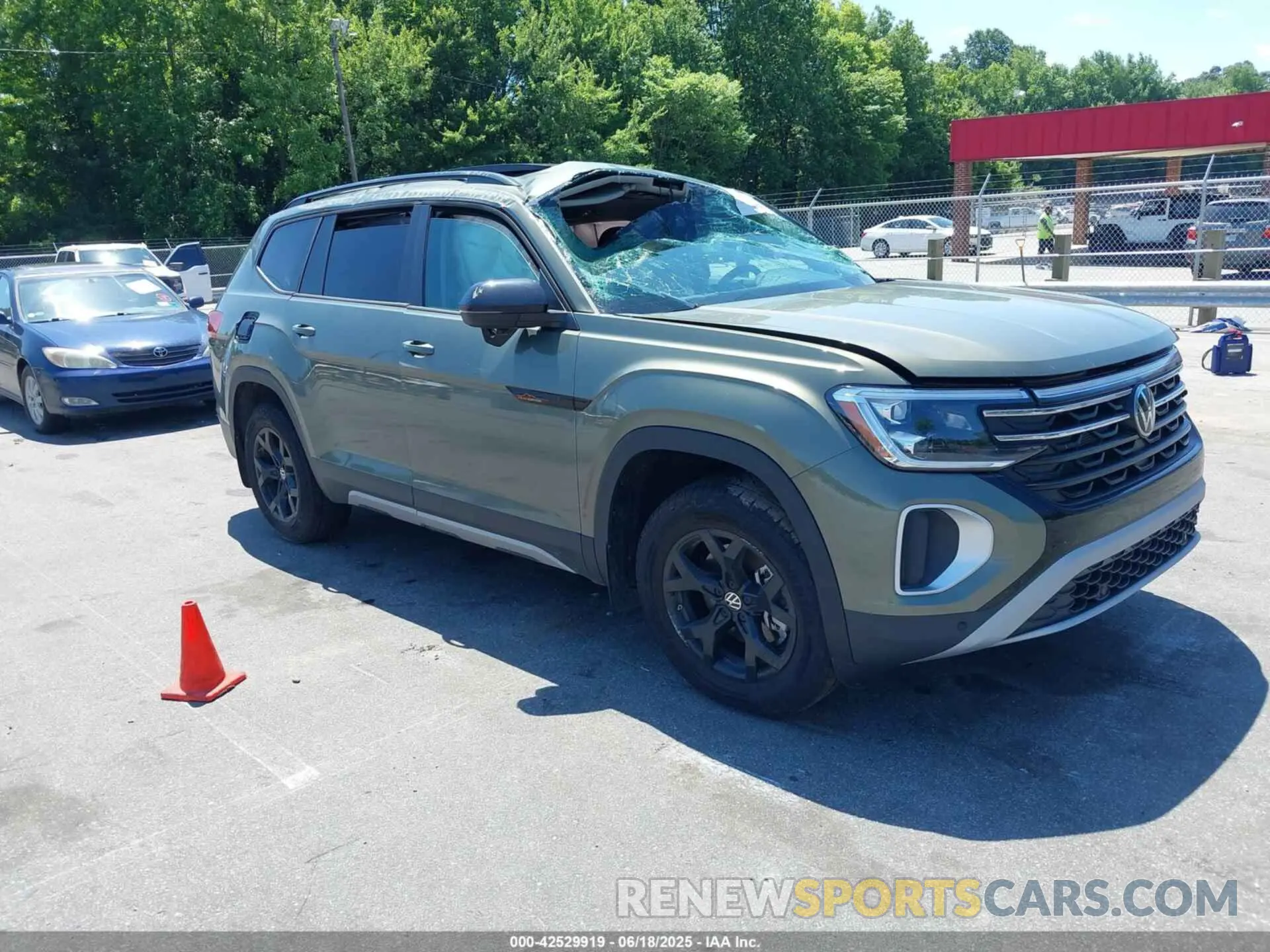1 Photograph of a damaged car 1V2CR2CA6SC512400 VOLKSWAGEN ATLAS 2025