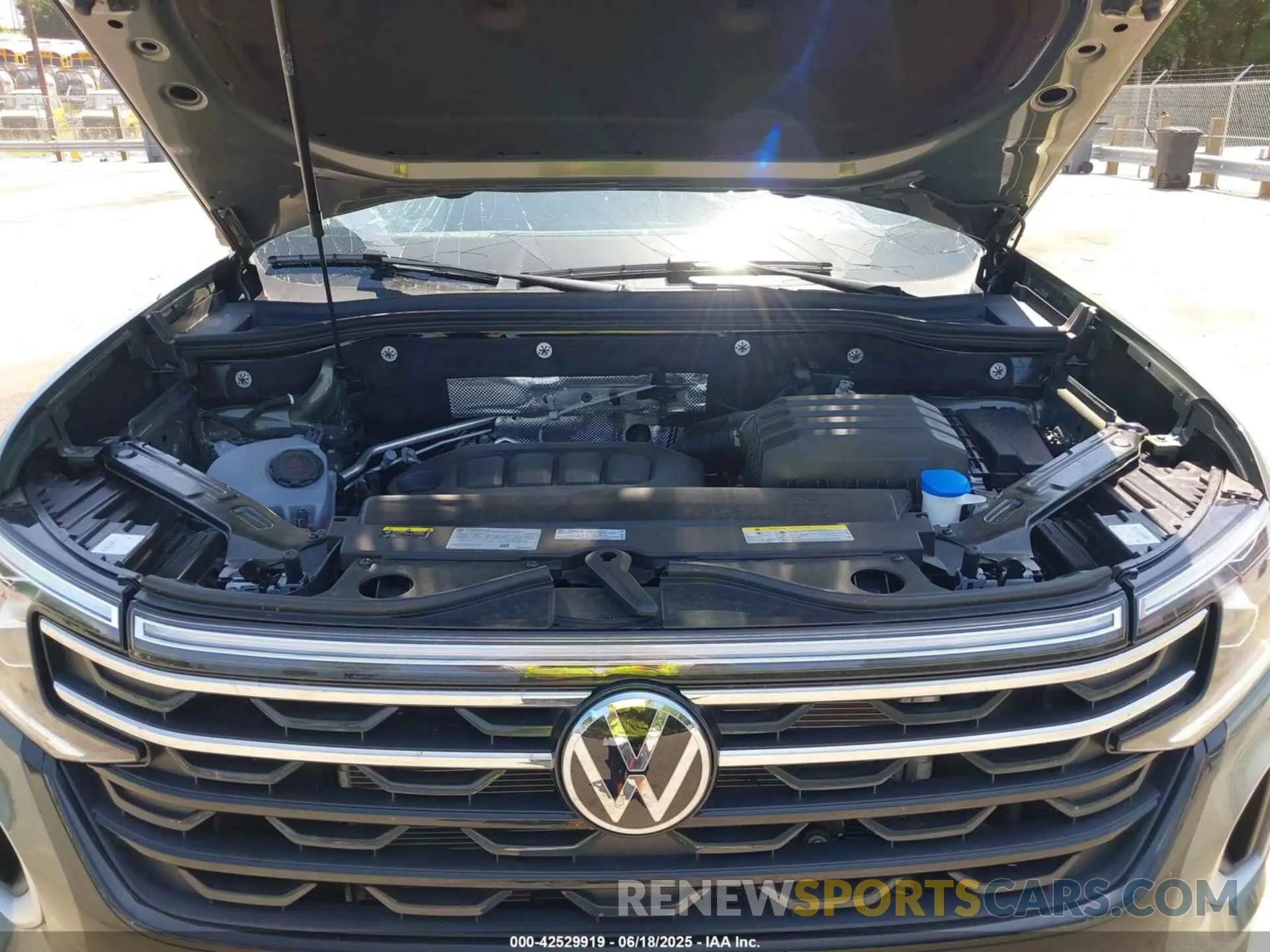 10 Photograph of a damaged car 1V2CR2CA6SC512400 VOLKSWAGEN ATLAS 2025