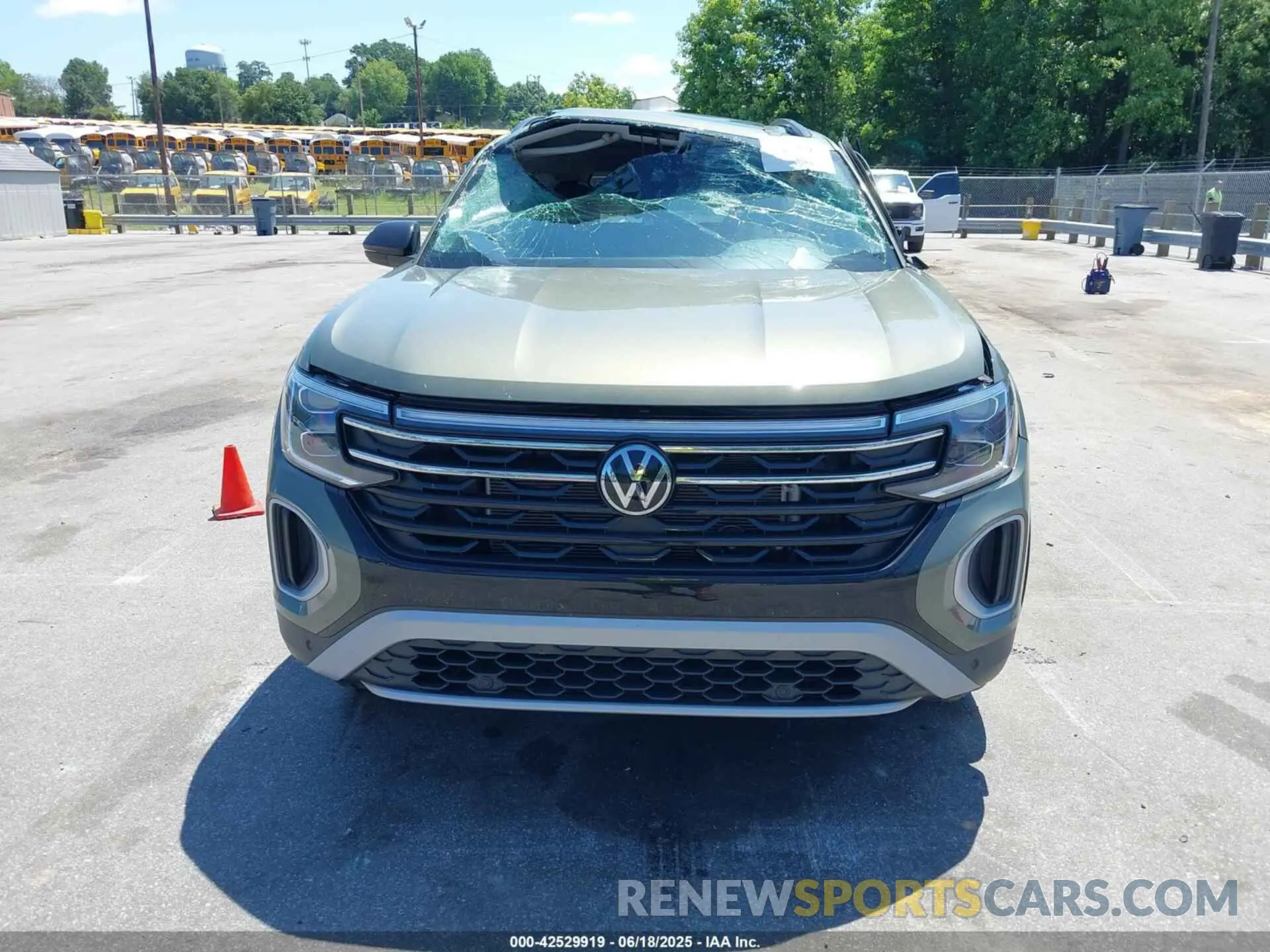 11 Photograph of a damaged car 1V2CR2CA6SC512400 VOLKSWAGEN ATLAS 2025