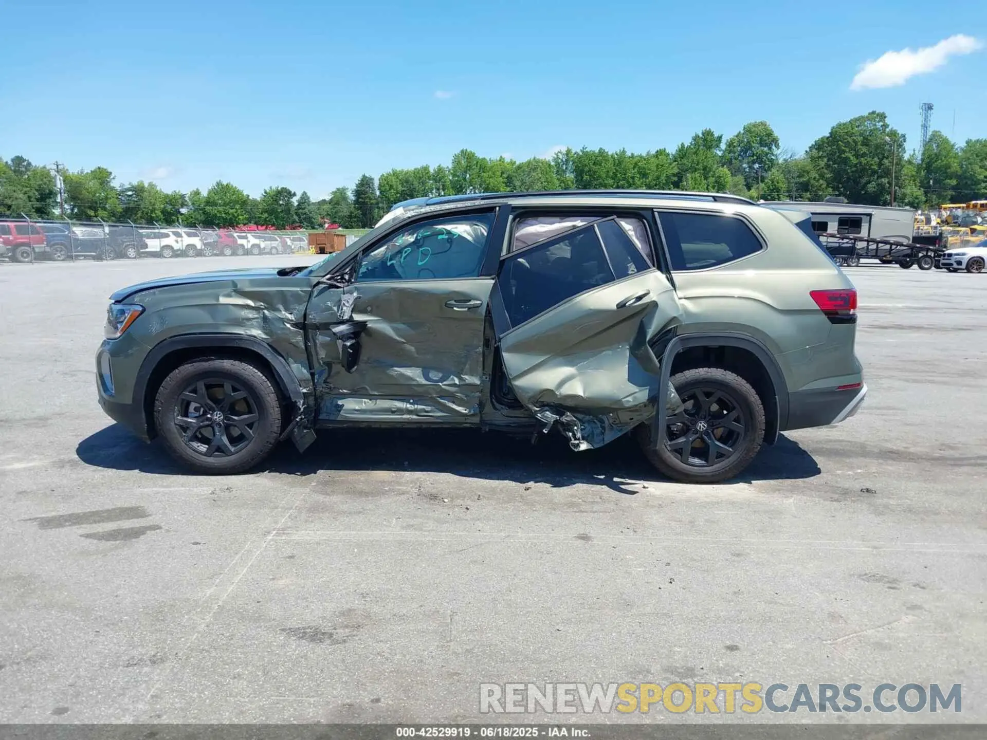 13 Photograph of a damaged car 1V2CR2CA6SC512400 VOLKSWAGEN ATLAS 2025