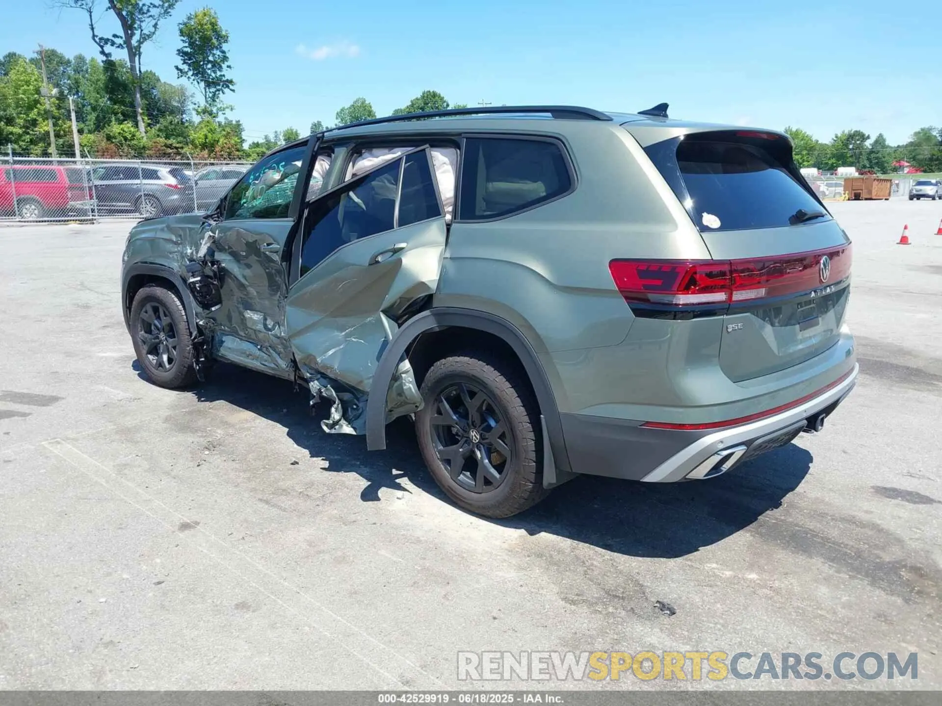 3 Photograph of a damaged car 1V2CR2CA6SC512400 VOLKSWAGEN ATLAS 2025