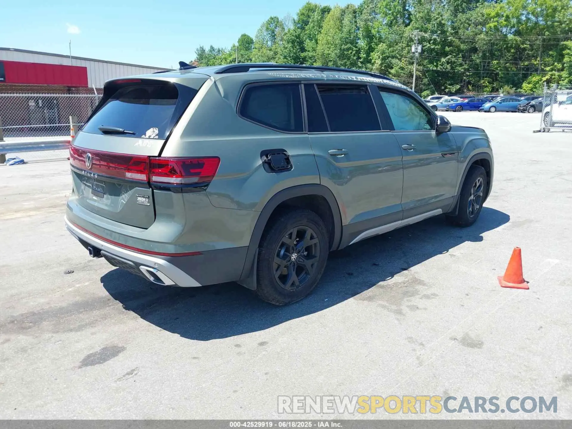 4 Photograph of a damaged car 1V2CR2CA6SC512400 VOLKSWAGEN ATLAS 2025
