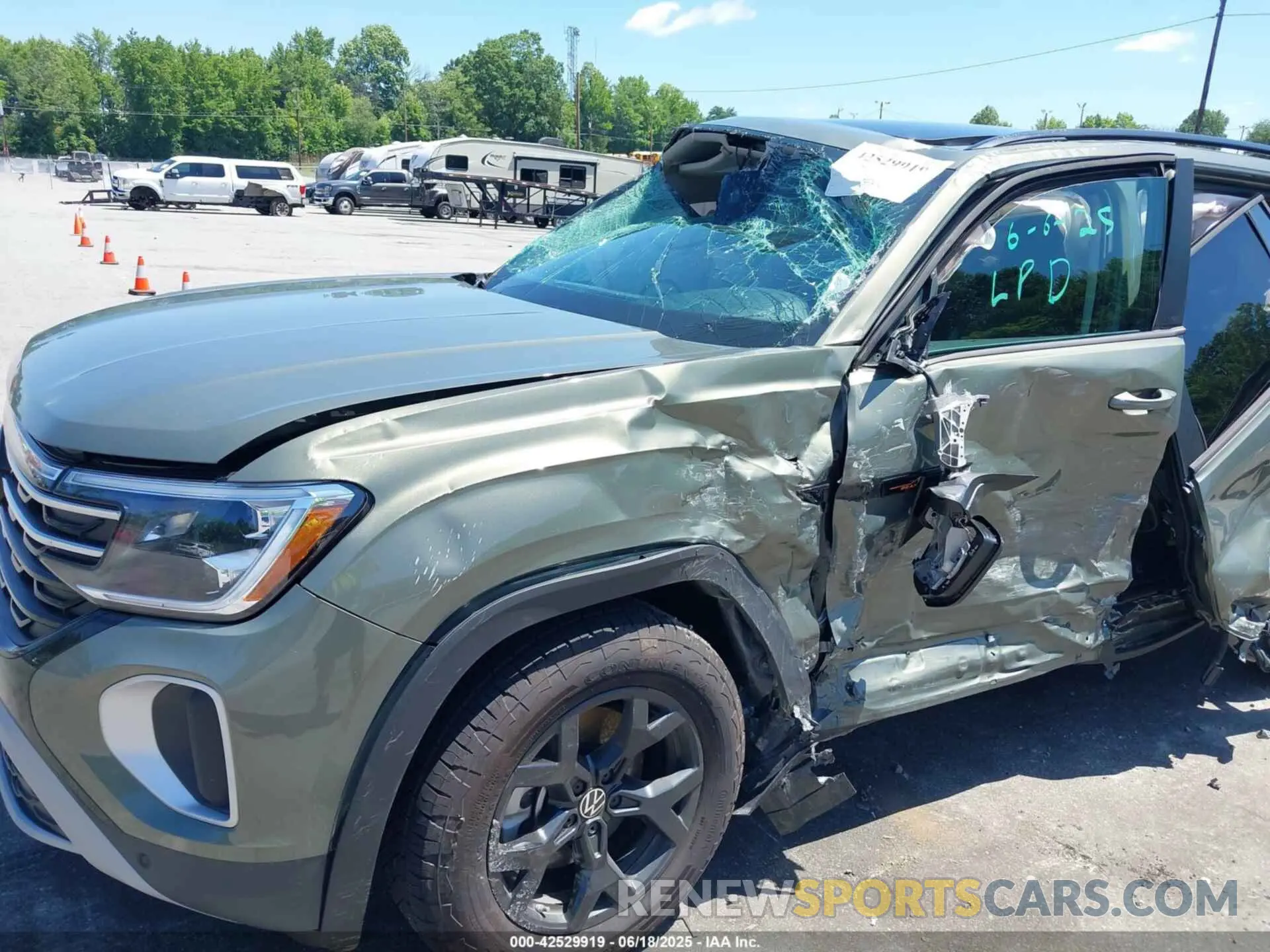 6 Photograph of a damaged car 1V2CR2CA6SC512400 VOLKSWAGEN ATLAS 2025