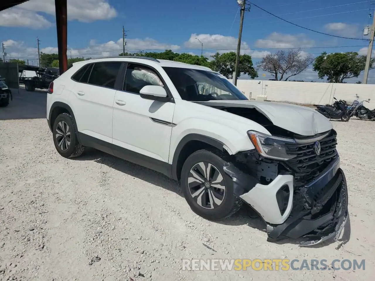 4 Photograph of a damaged car 1V2DE2CAXSC221897 VOLKSWAGEN ATLAS 2025