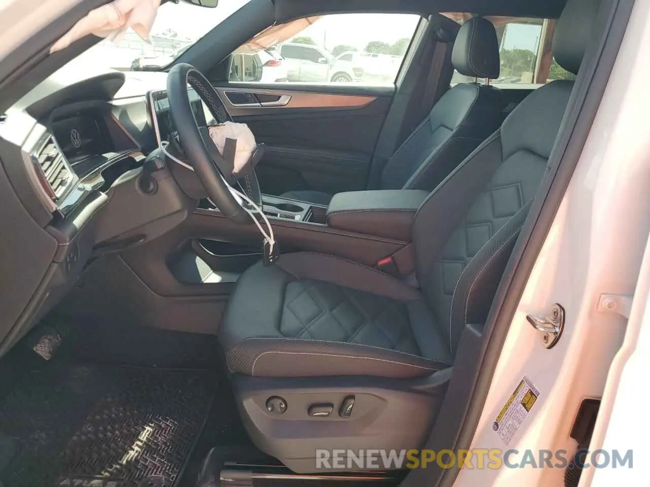 7 Photograph of a damaged car 1V2DE2CAXSC221897 VOLKSWAGEN ATLAS 2025