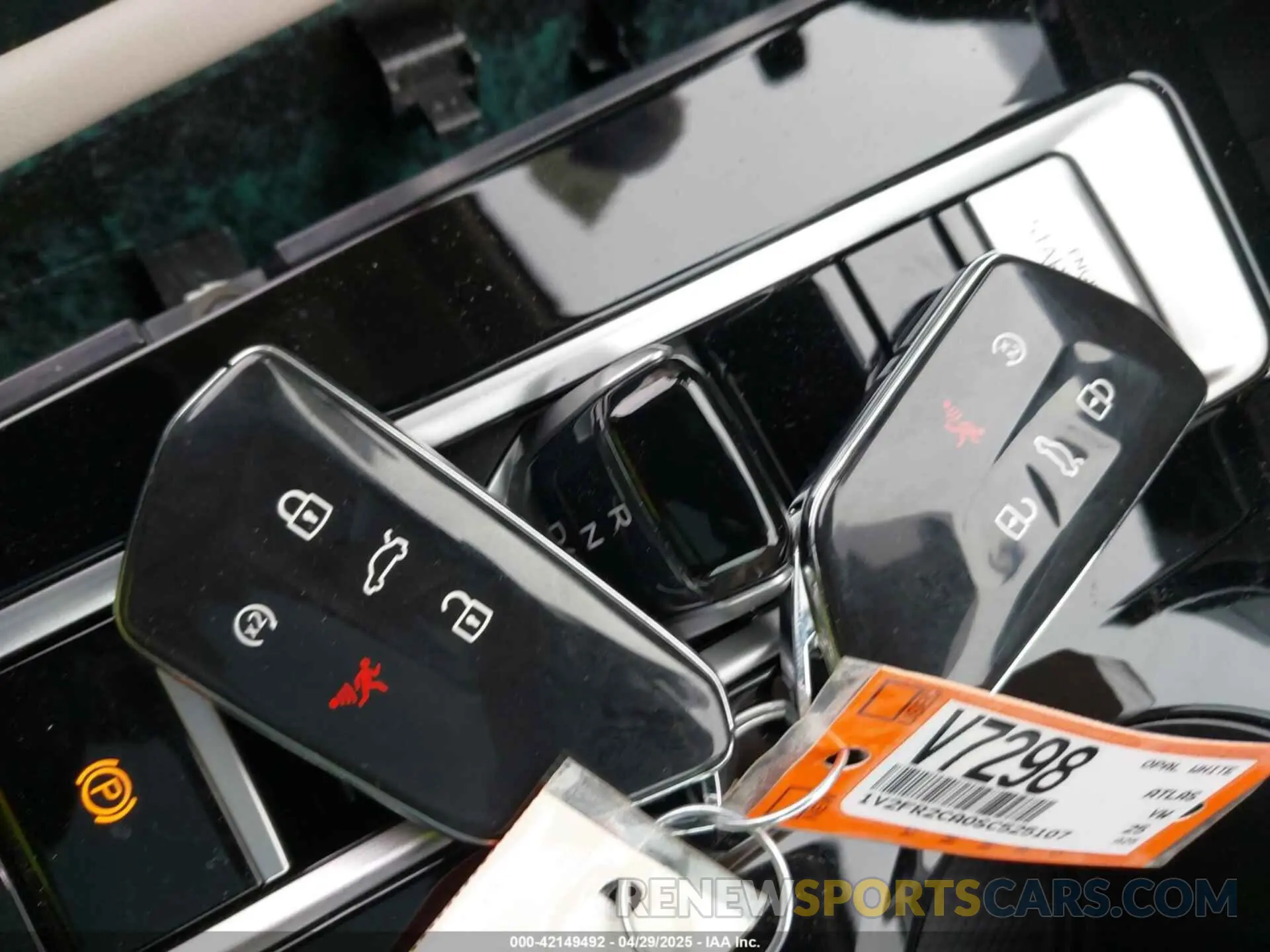 11 Photograph of a damaged car 1V2FR2CA0SC525107 VOLKSWAGEN ATLAS 2025