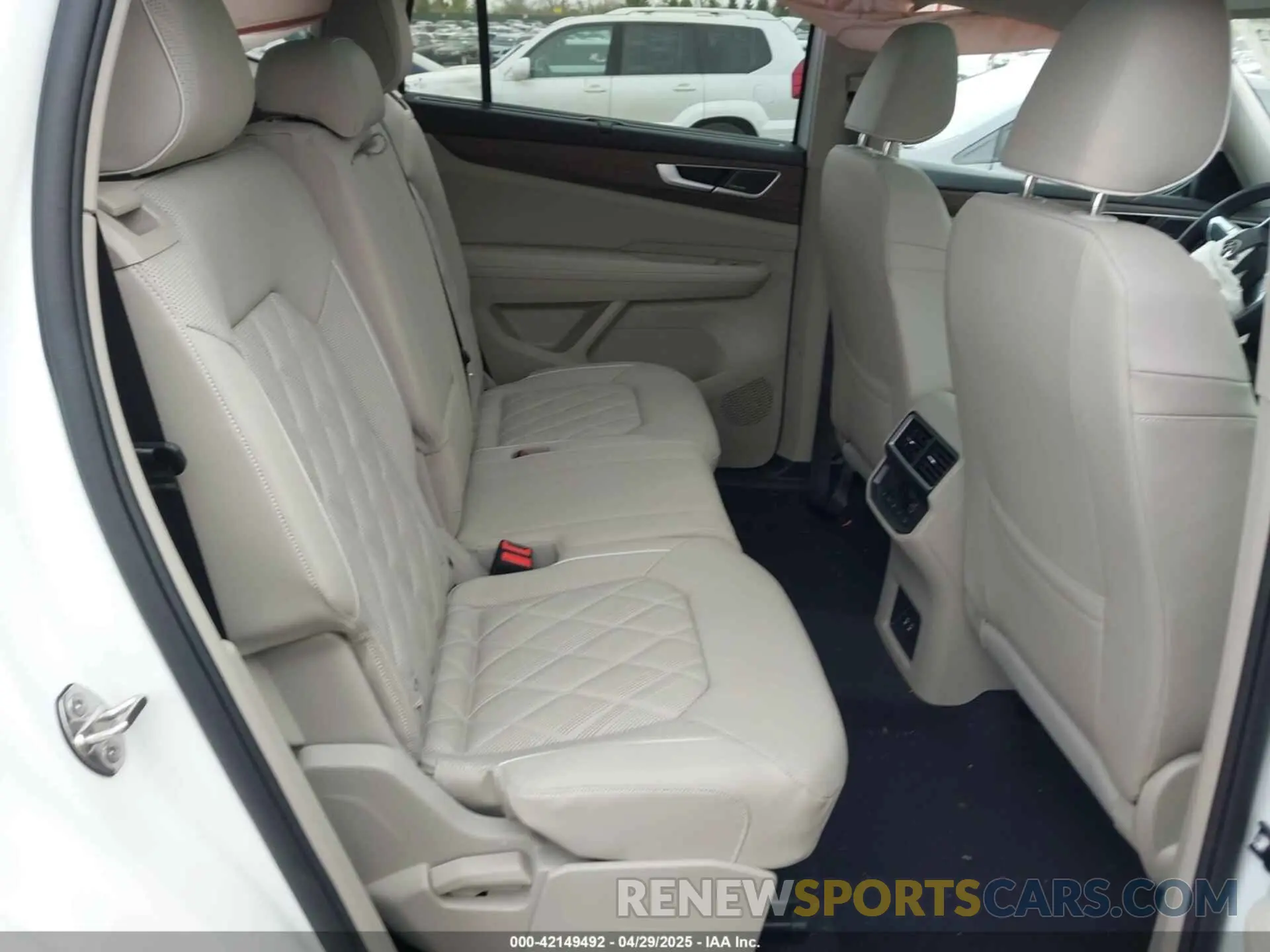 8 Photograph of a damaged car 1V2FR2CA0SC525107 VOLKSWAGEN ATLAS 2025