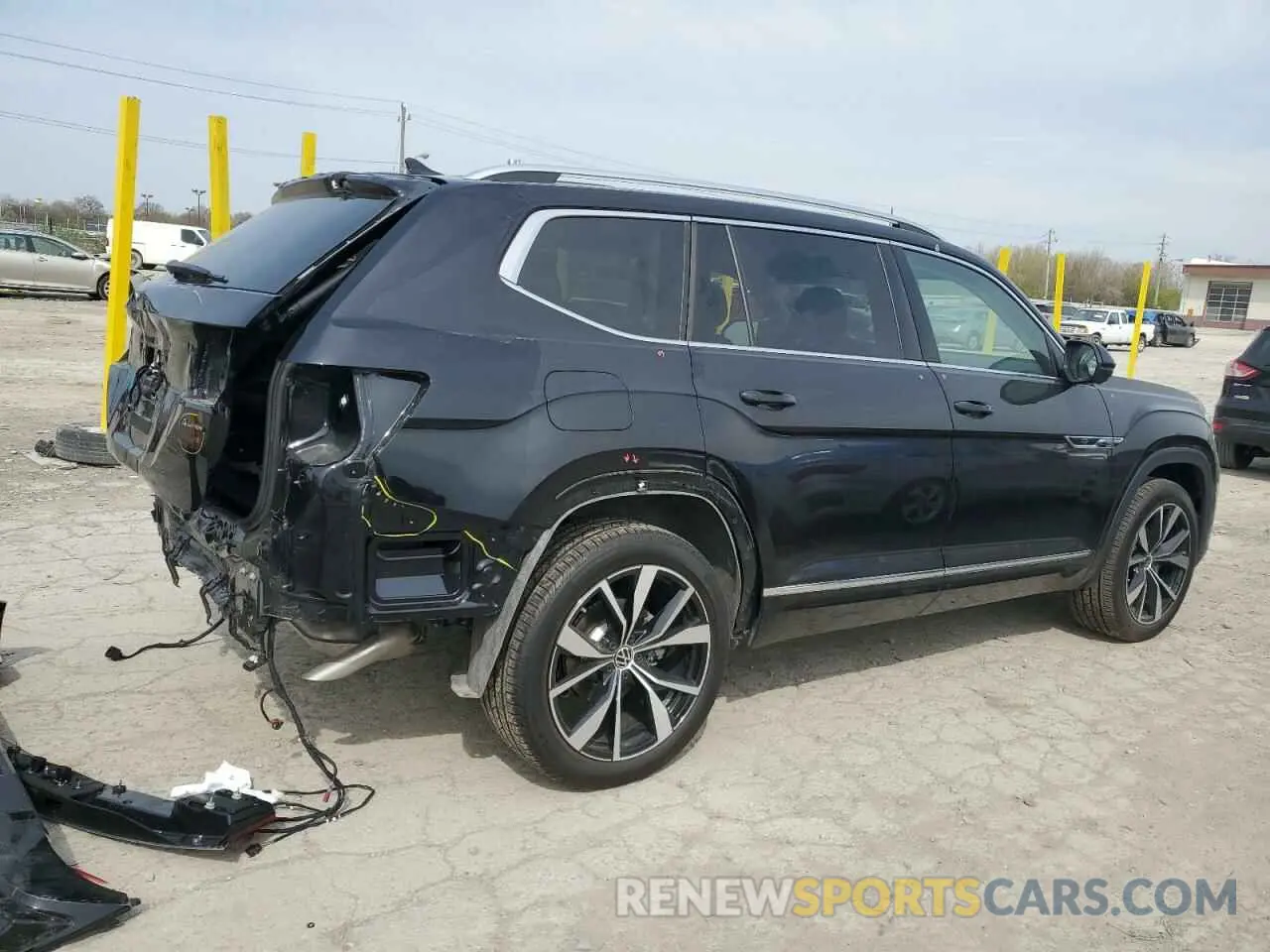 3 Photograph of a damaged car 1V2FR2CA8SC512394 VOLKSWAGEN ATLAS 2025