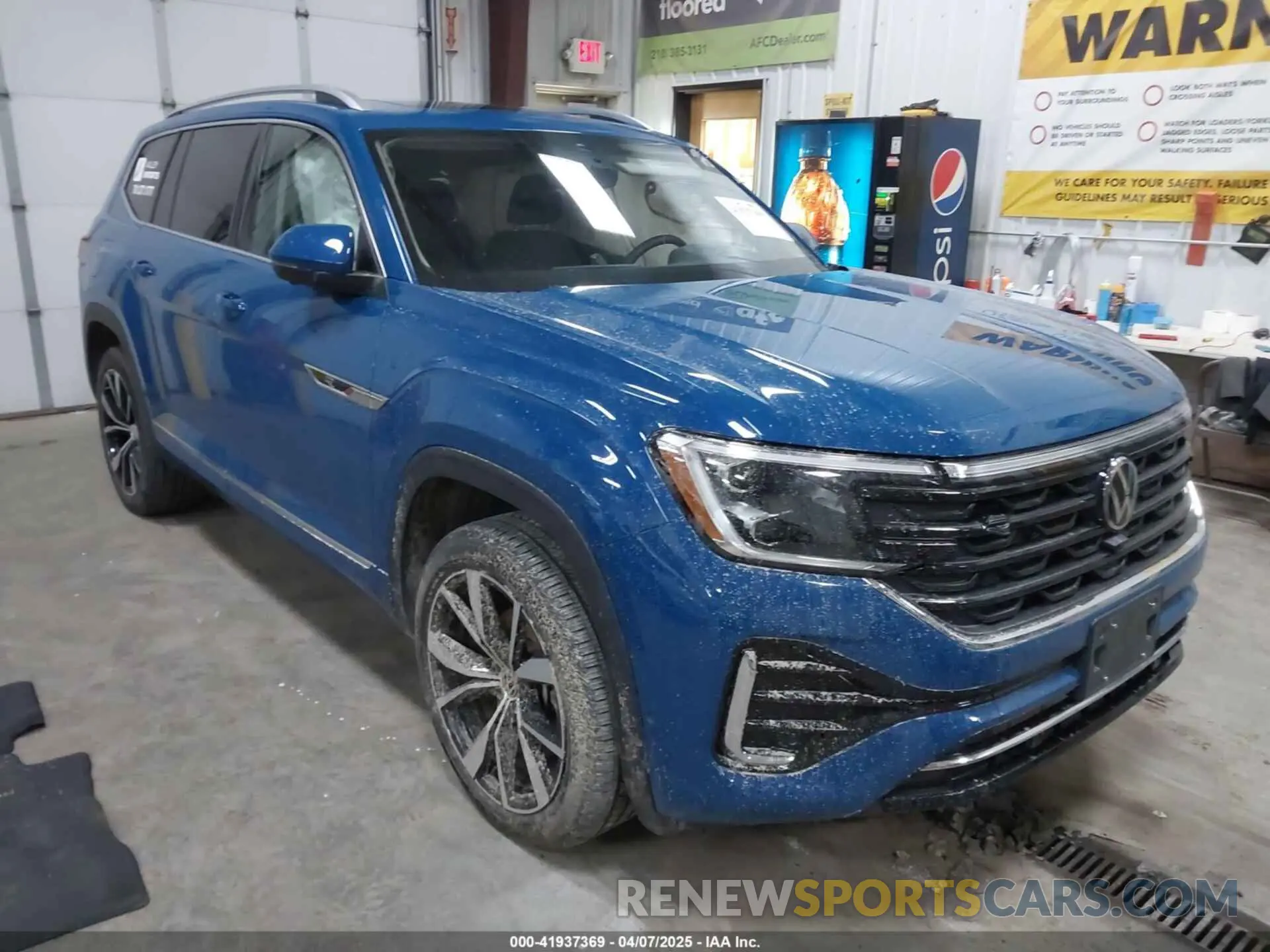 1 Photograph of a damaged car 1V2FR2CA8SC521161 VOLKSWAGEN ATLAS 2025