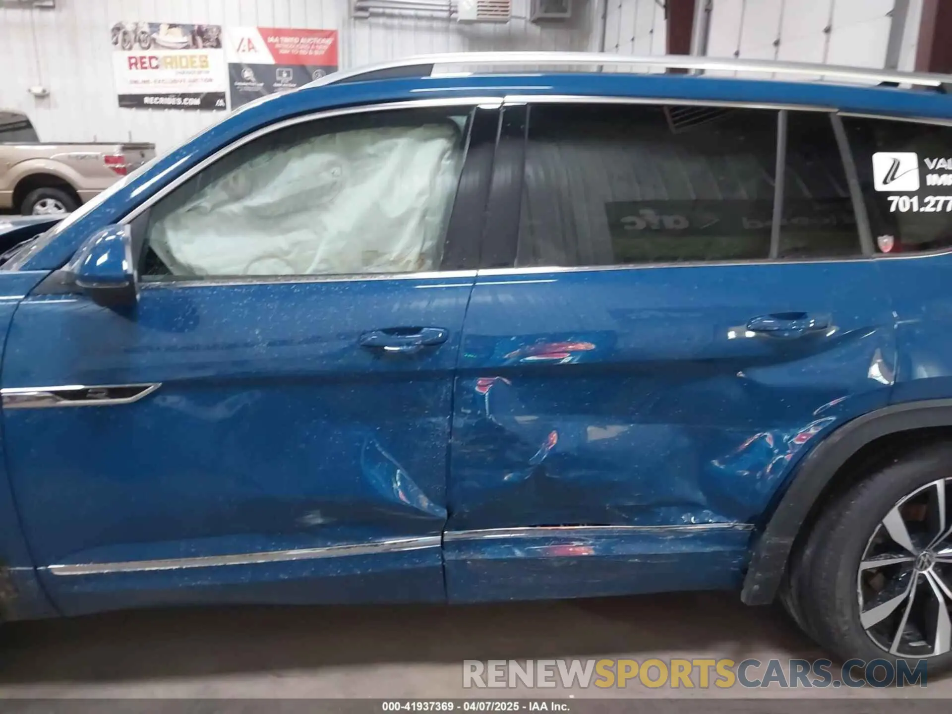14 Photograph of a damaged car 1V2FR2CA8SC521161 VOLKSWAGEN ATLAS 2025