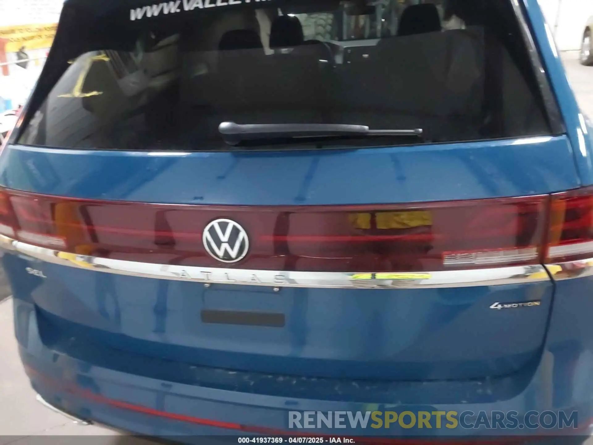 16 Photograph of a damaged car 1V2FR2CA8SC521161 VOLKSWAGEN ATLAS 2025