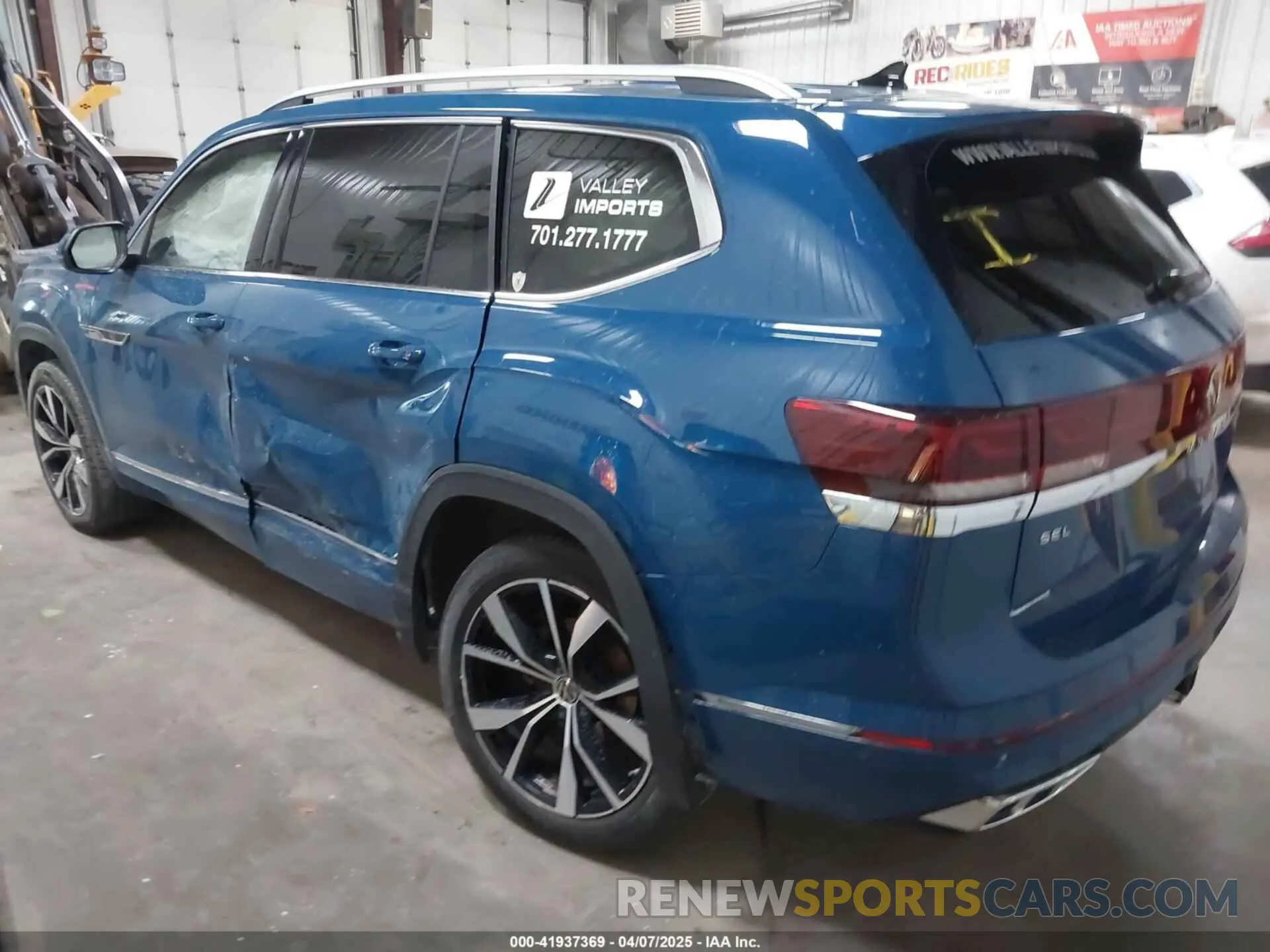 3 Photograph of a damaged car 1V2FR2CA8SC521161 VOLKSWAGEN ATLAS 2025