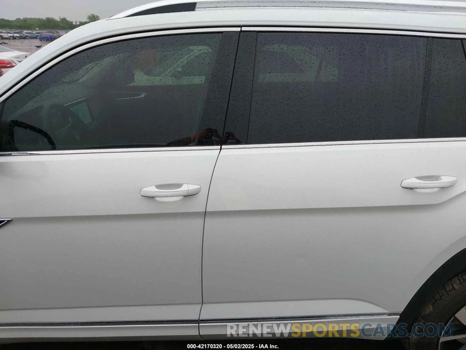 14 Photograph of a damaged car 1V2FR2CA8SC539126 VOLKSWAGEN ATLAS 2025