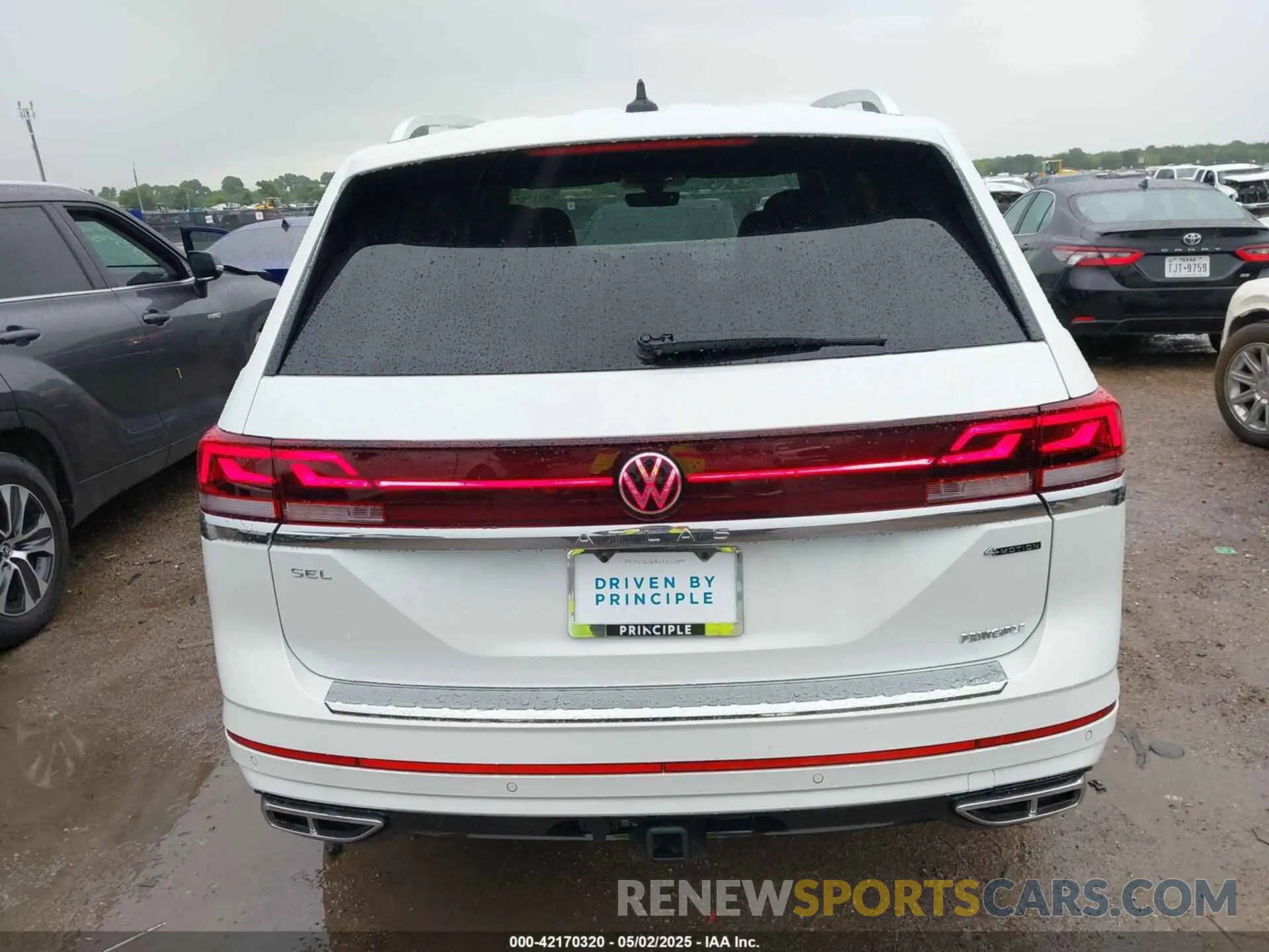 16 Photograph of a damaged car 1V2FR2CA8SC539126 VOLKSWAGEN ATLAS 2025