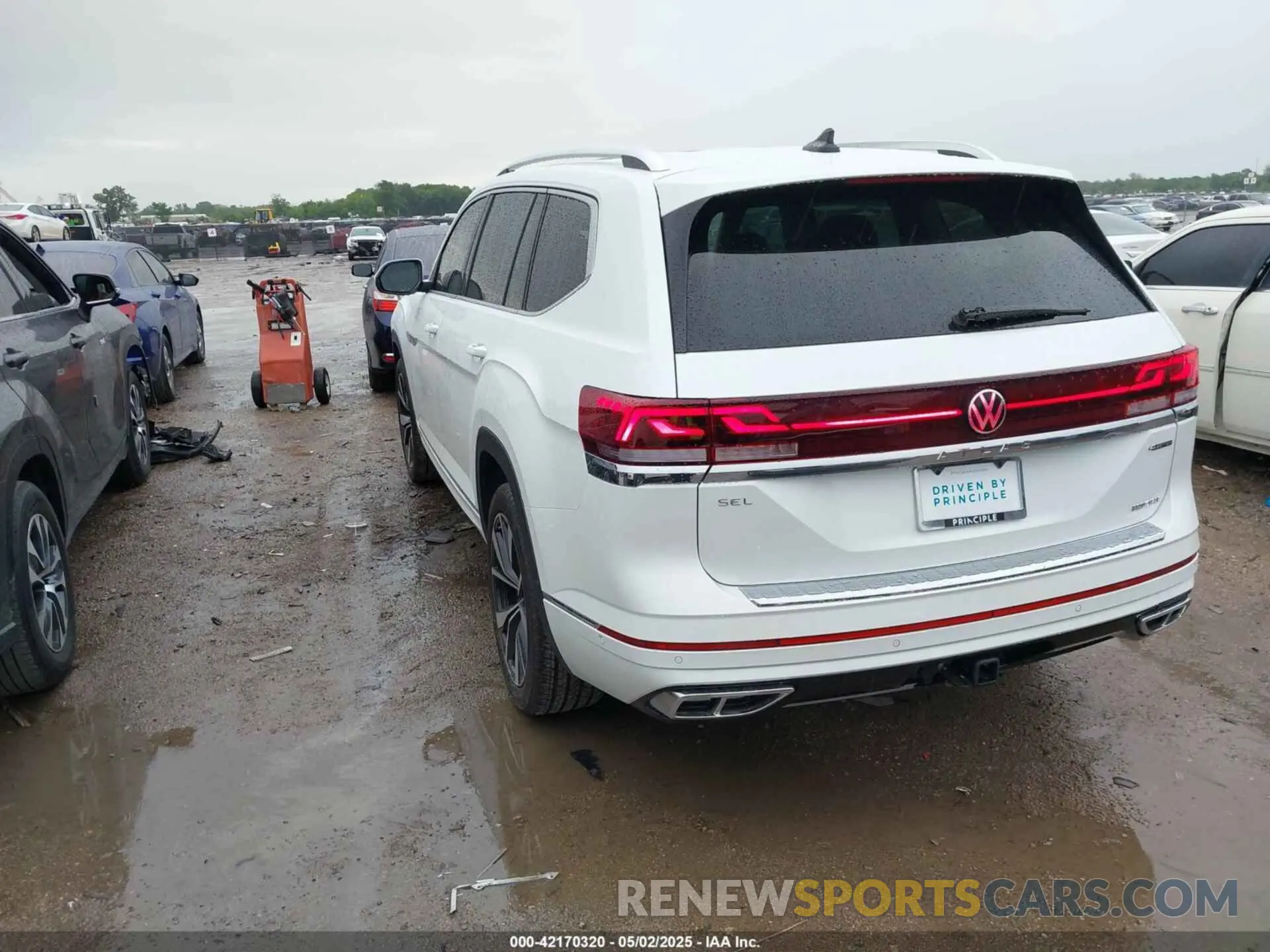 3 Photograph of a damaged car 1V2FR2CA8SC539126 VOLKSWAGEN ATLAS 2025