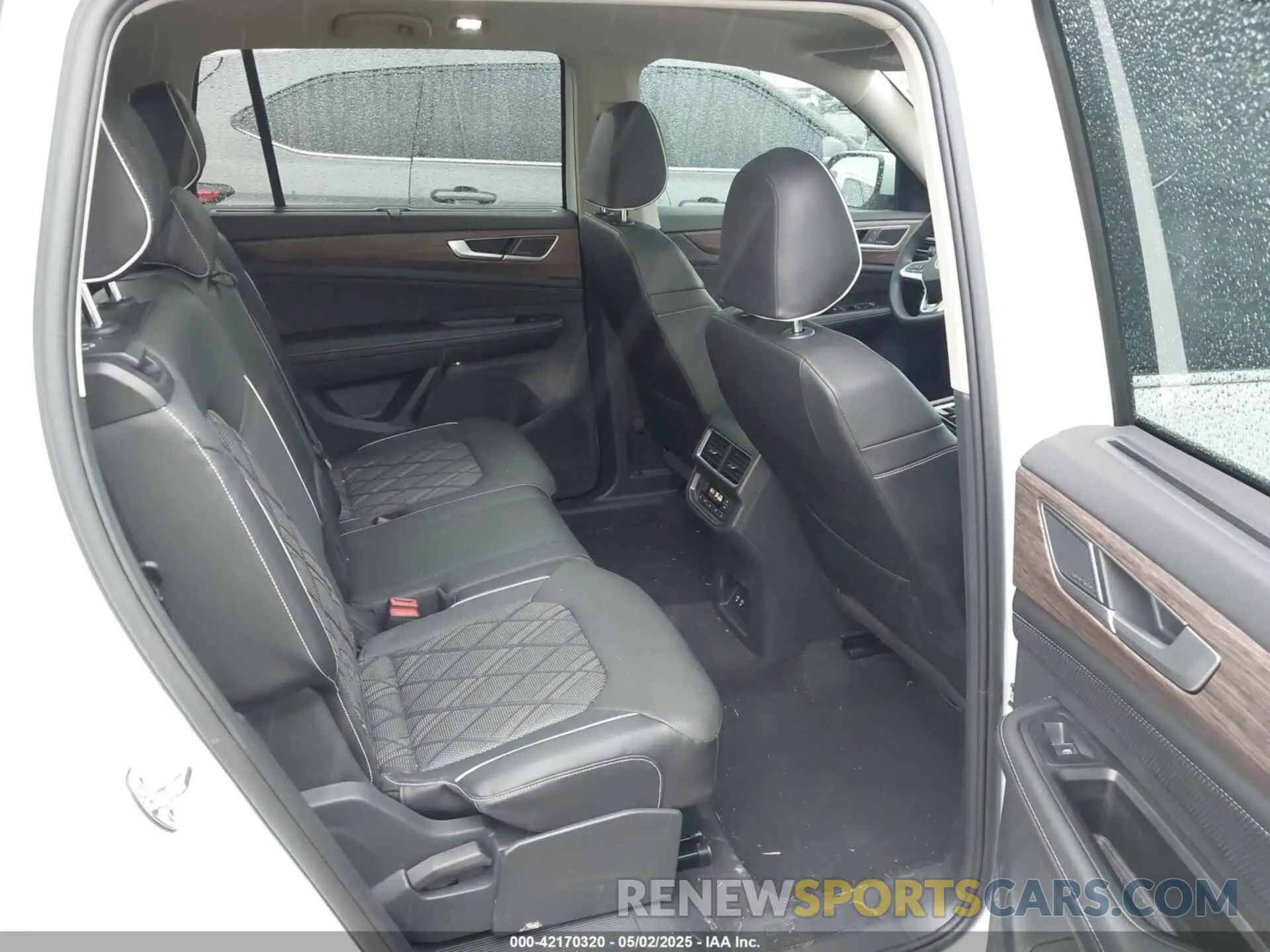 8 Photograph of a damaged car 1V2FR2CA8SC539126 VOLKSWAGEN ATLAS 2025