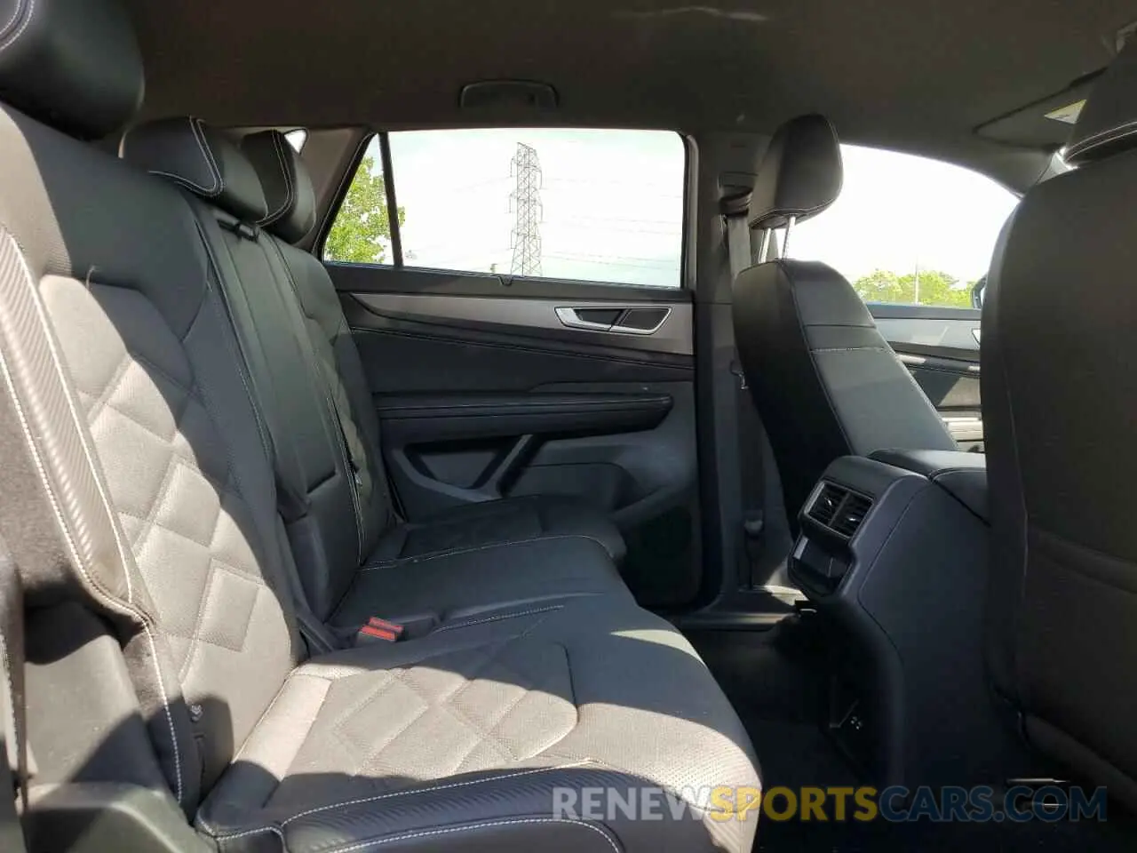 11 Photograph of a damaged car 1V2HE2CA2SC204139 VOLKSWAGEN ATLAS 2025