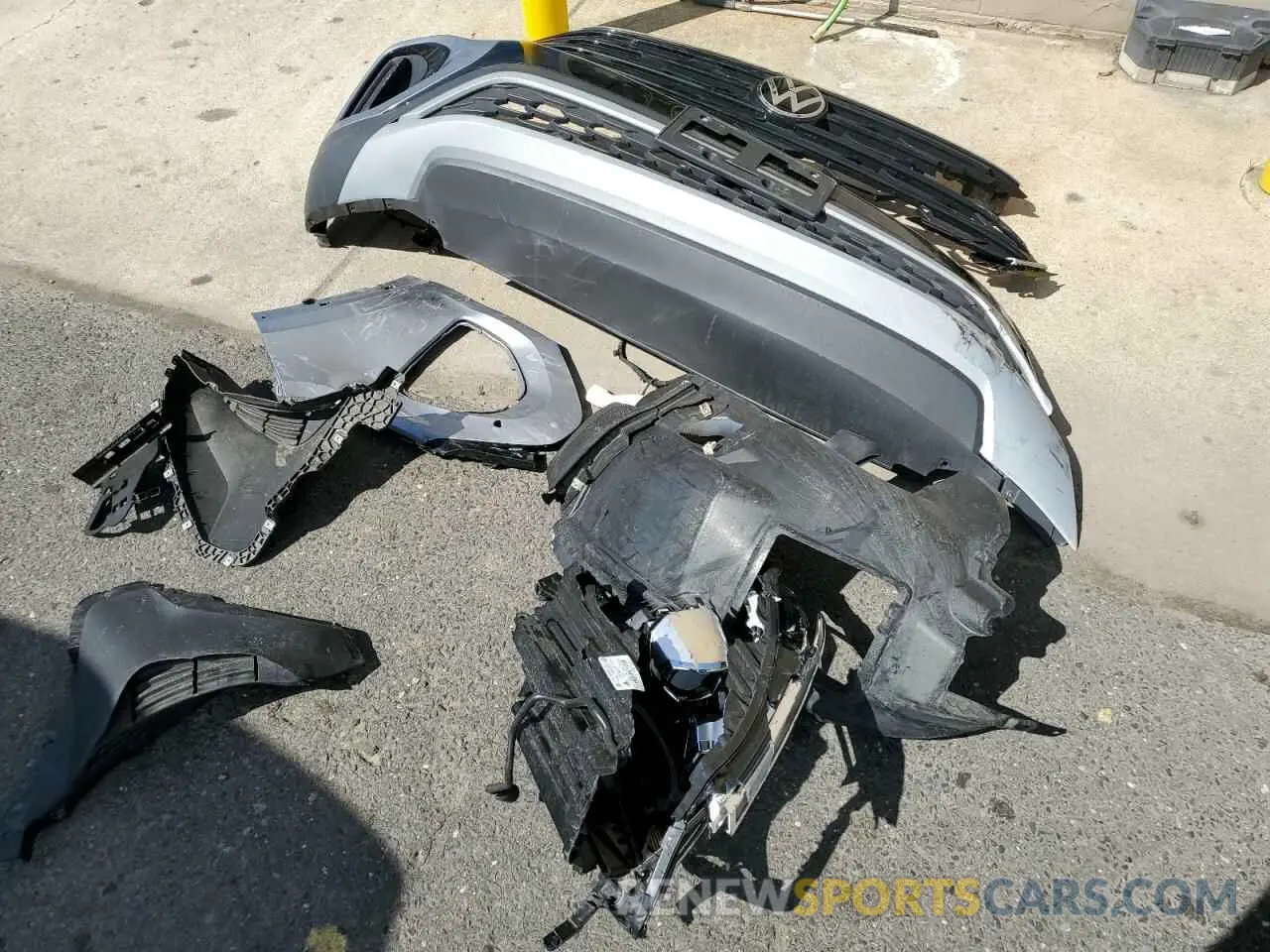 13 Photograph of a damaged car 1V2HE2CA2SC204139 VOLKSWAGEN ATLAS 2025
